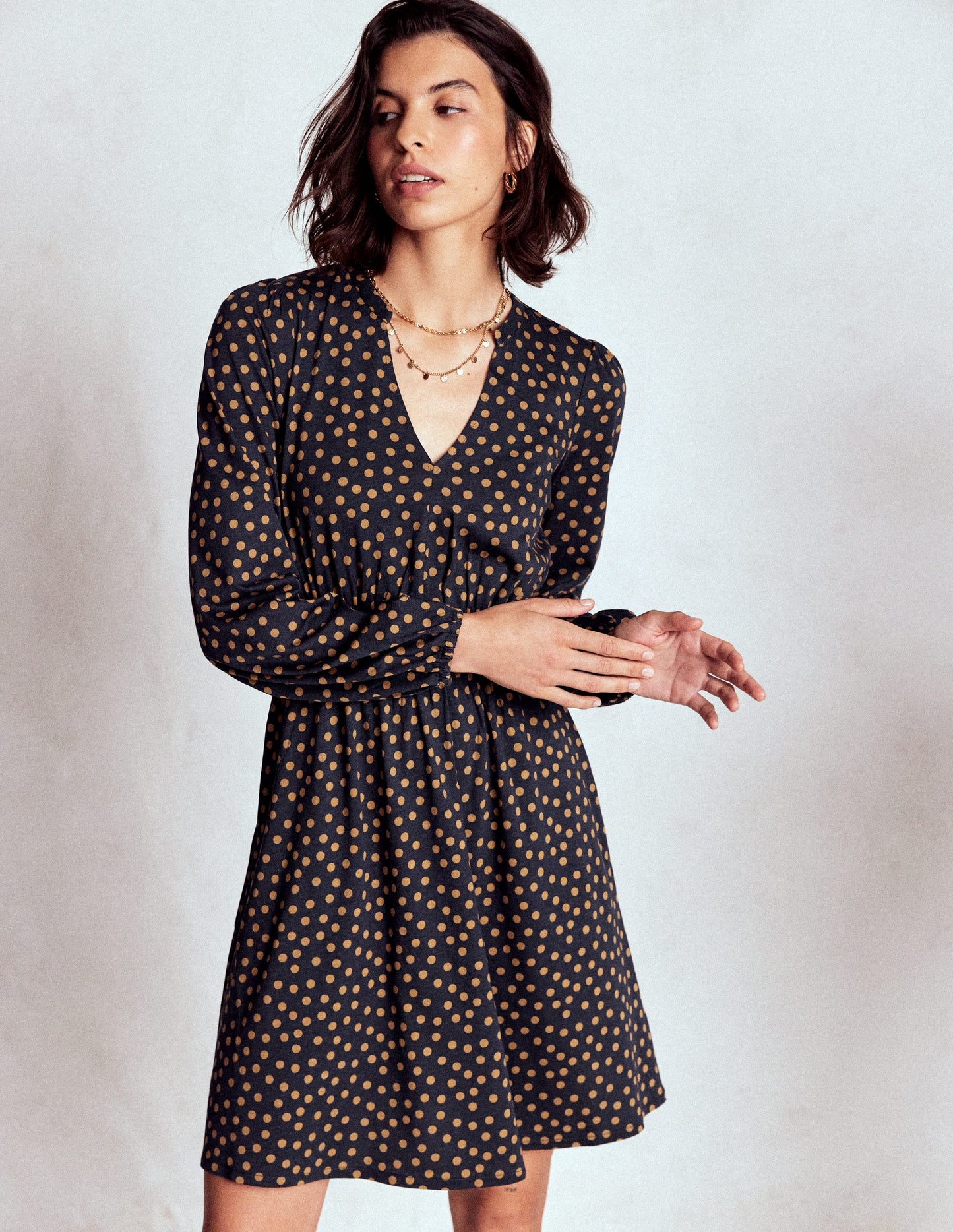 Sarah Kurzes Jerseykleid-Französisches Marineblau, Dijon-Punkte