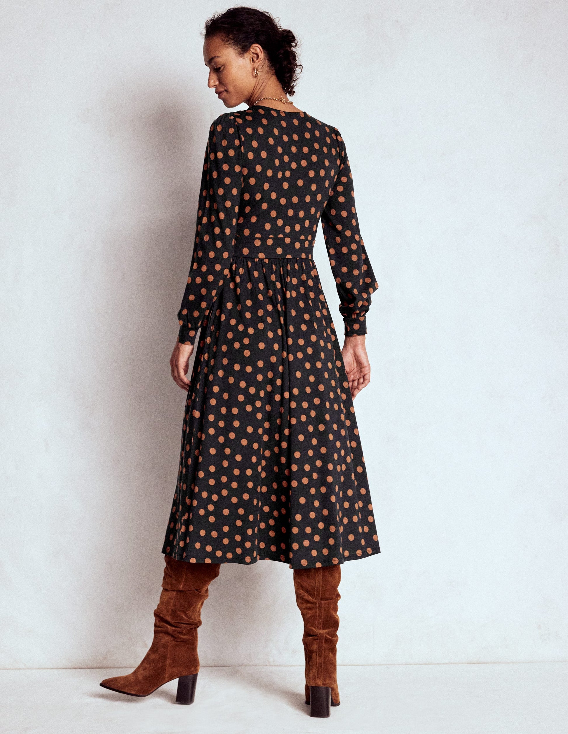 Alexandra Jersey-Midikleid-Schwarz, Tupfen in Schildpattoptik-4