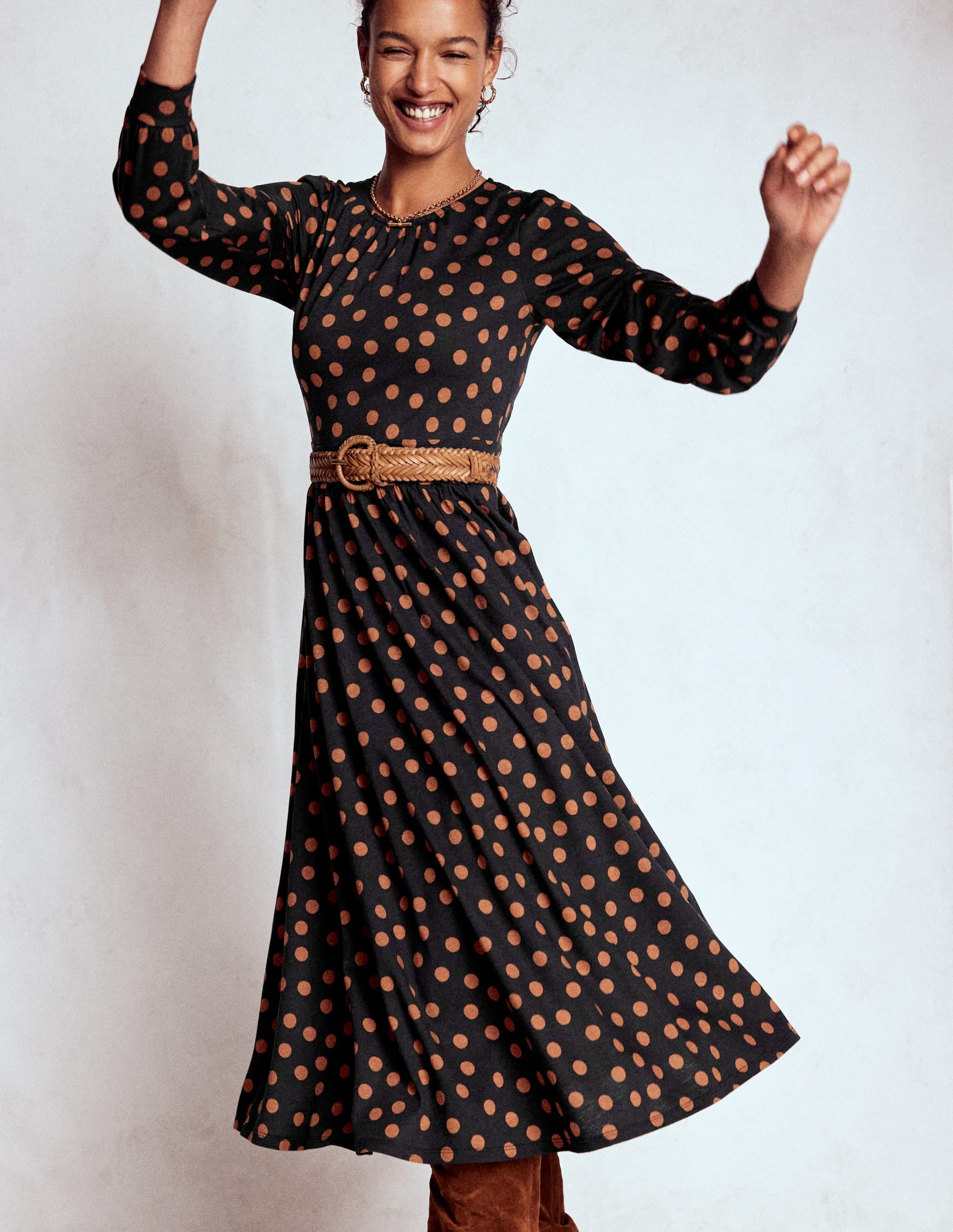 Alexandra Jersey-Midikleid-Schwarz, Tupfen in Schildpattoptik - Image 1