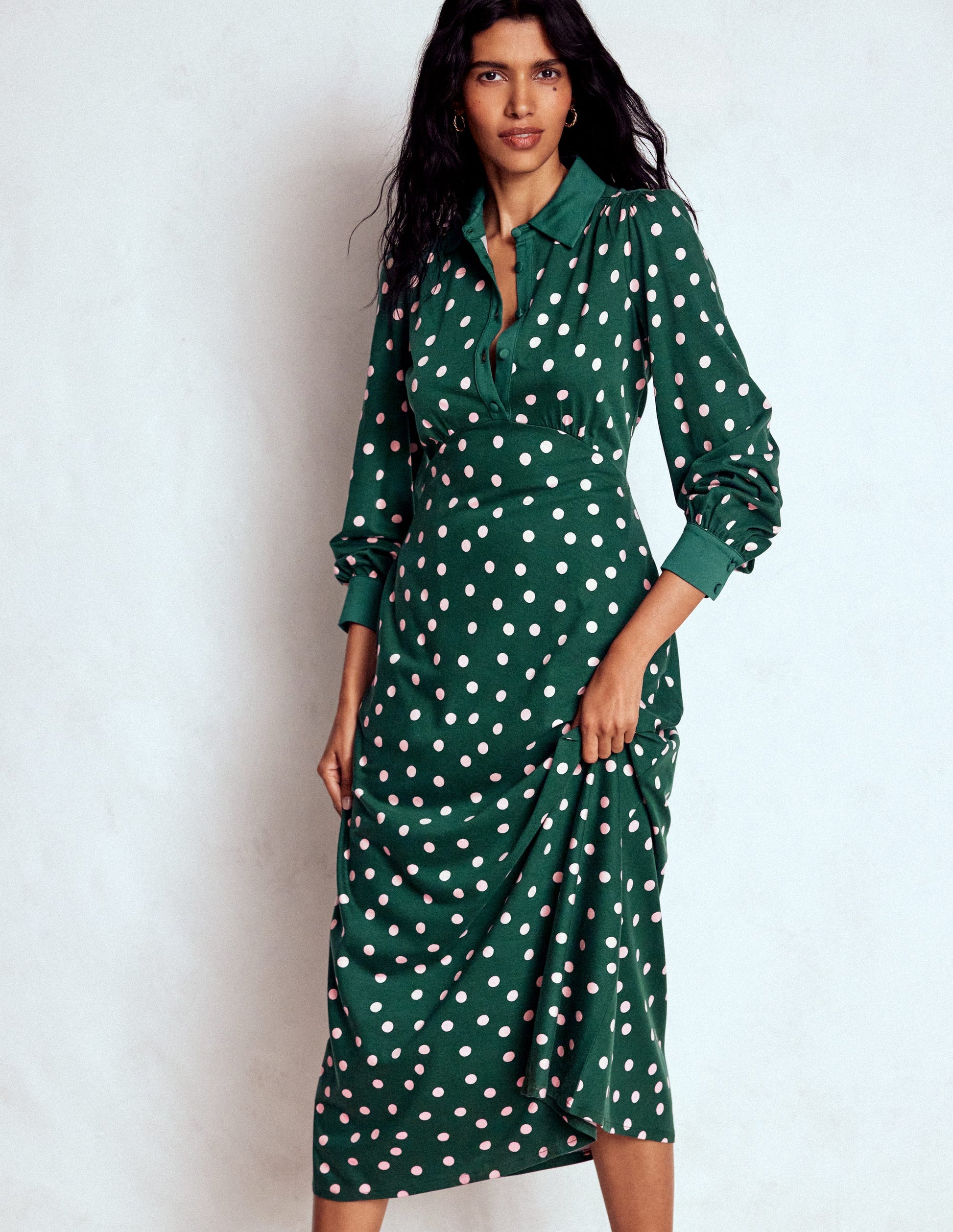 Hemdblusenkleid mit Empire-Taille-Smaragdgrün, Gemalte Tupfen-5