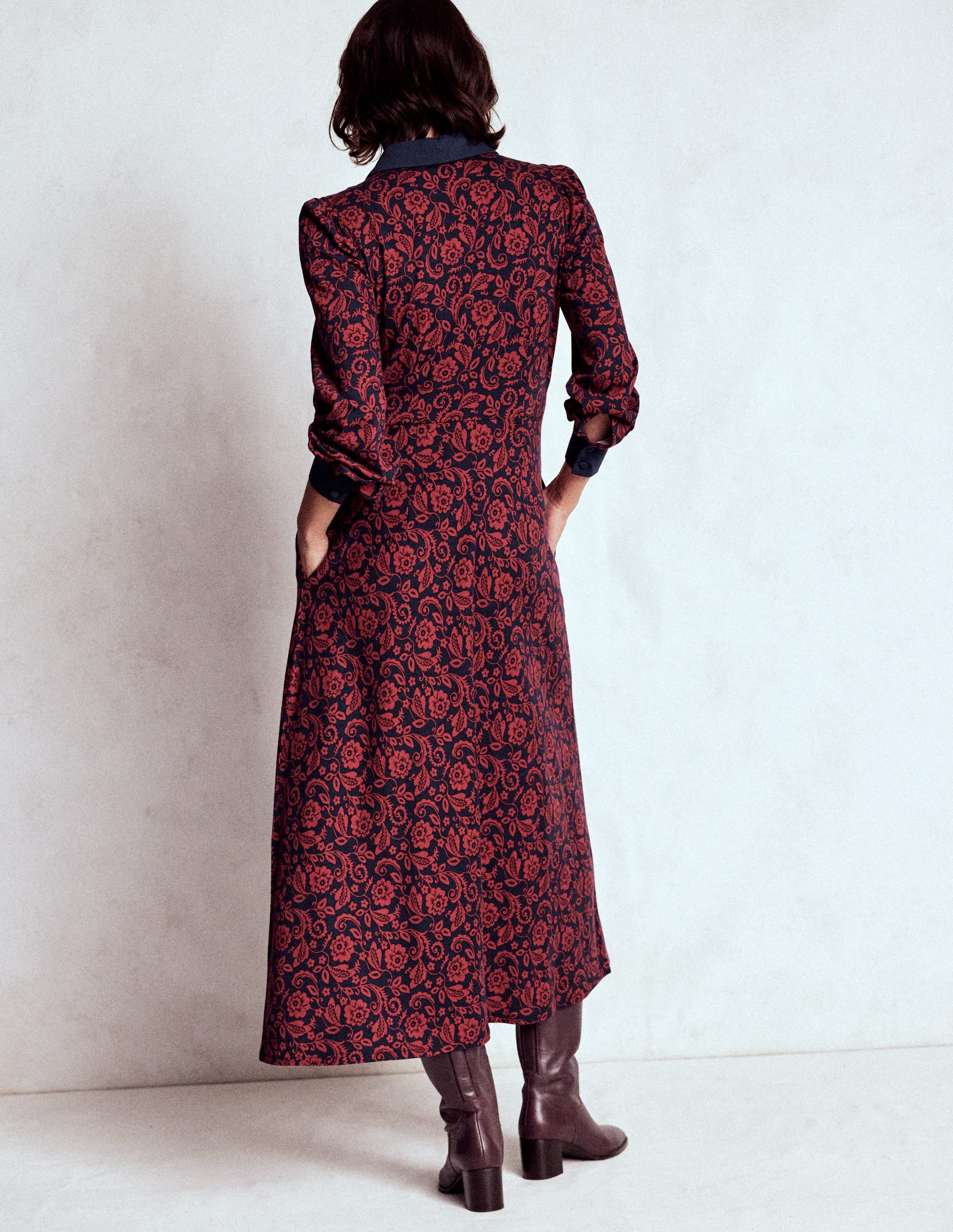 Hemdblusenkleid mit Empire-Taille-Rot, Blumenornamente - Image 3