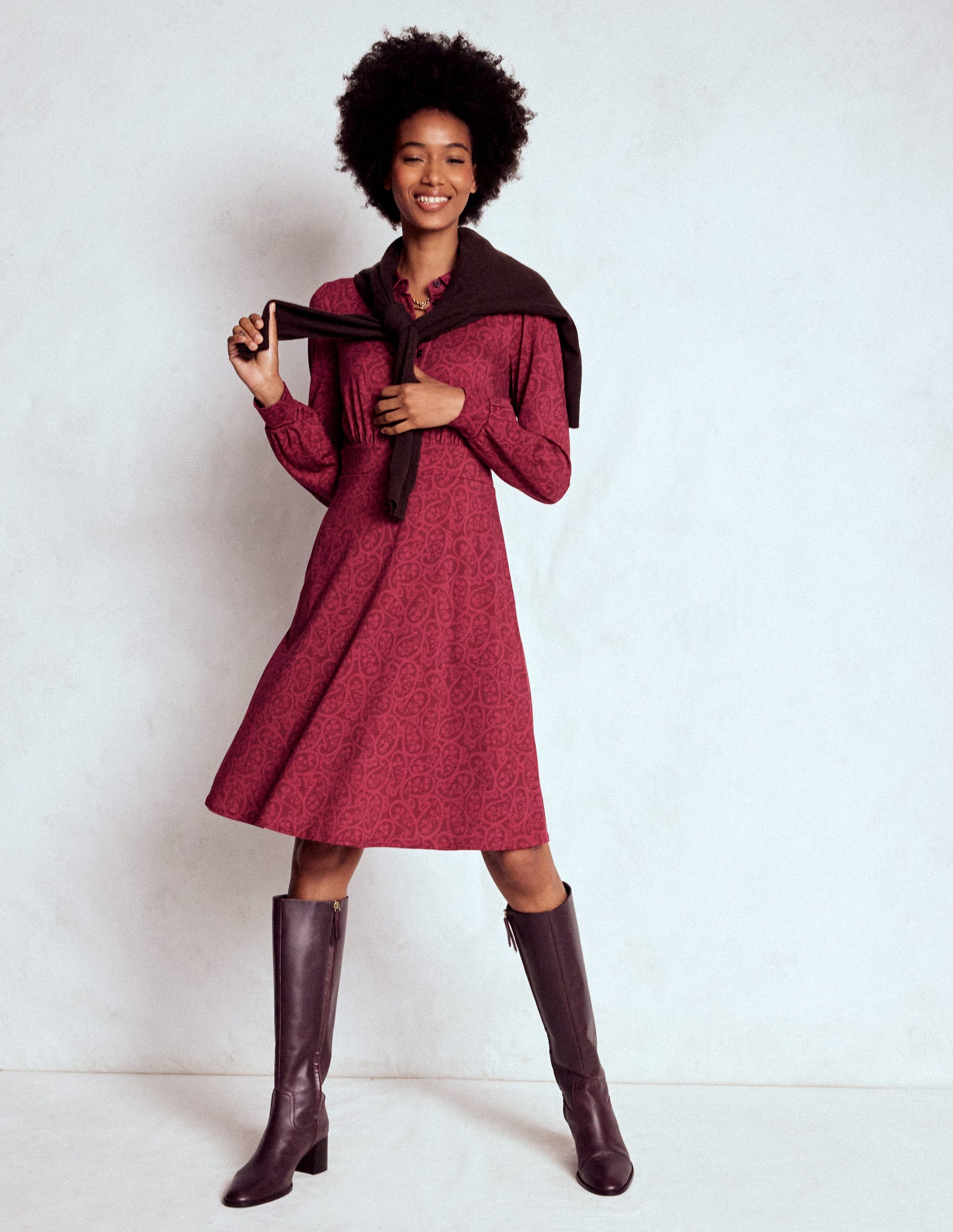 Orla Kurzes Jersey-Hemdblusenkleid-Kastanienbraun, Blühend Paisley-4
