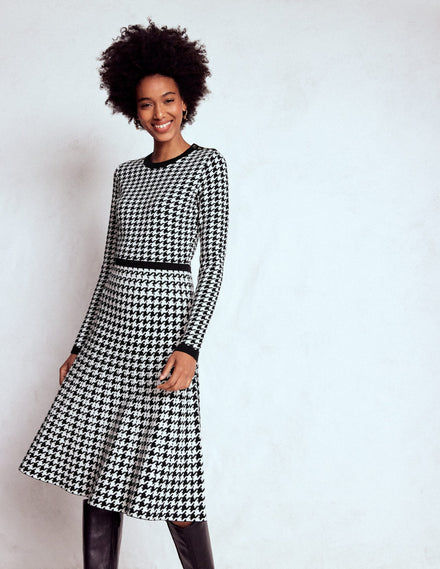 Maria Geknöpftes Strickkleid-Schwarz und Naturweiß Hahnentrittmuster