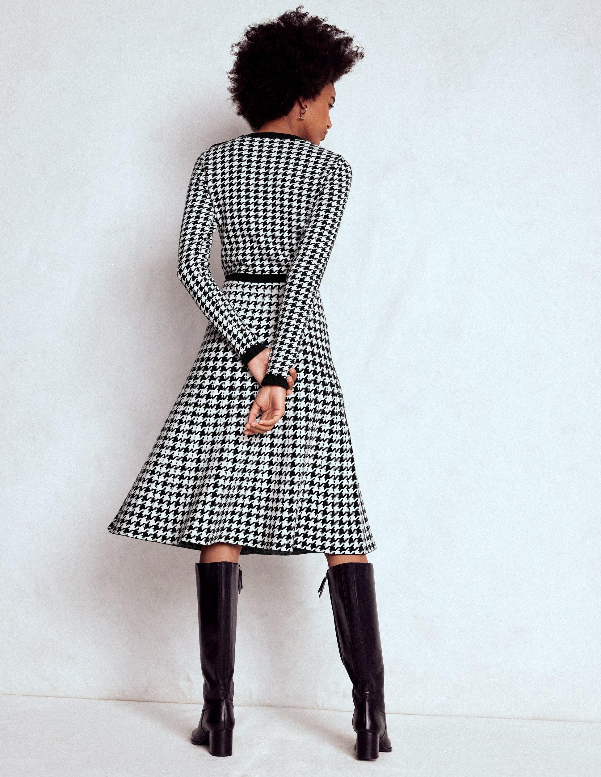 Maria Geknöpftes Strickkleid-Schwarz und Naturweiß Hahnentrittmuster-4