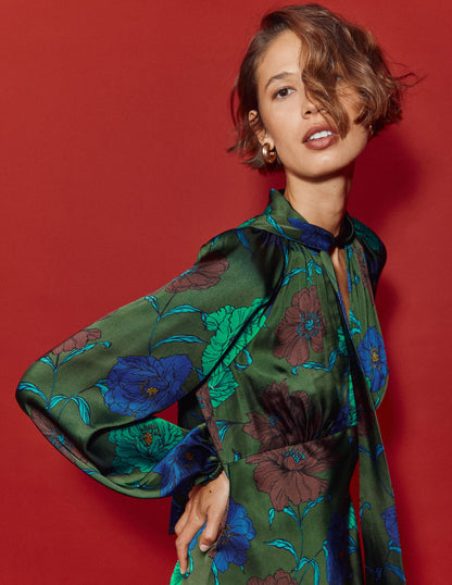 Midi-Satinkleid mit Bindeschleife am Ausschnitt-Tannengrün, Pfingstrose-6