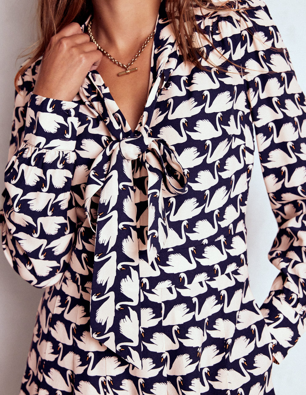 Kurzes Kleid mit Bindeschleife am Ausschnitt-Französisches Marineblau, Geo Schwan - Image 2
