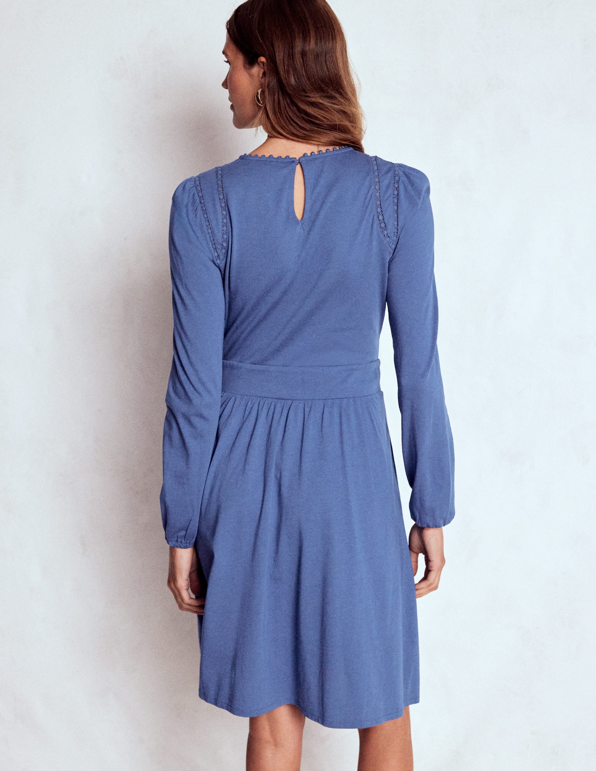 Mila Kurzes Jerseykleid-Denim-Blau - Image 3