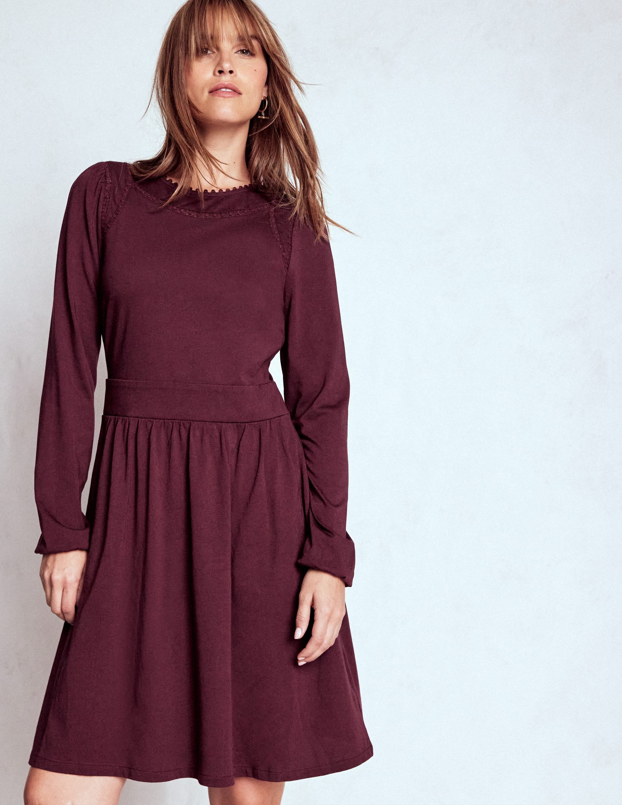 Mila Kurzes Jerseykleid-Dunkle Kirsche - Image 4