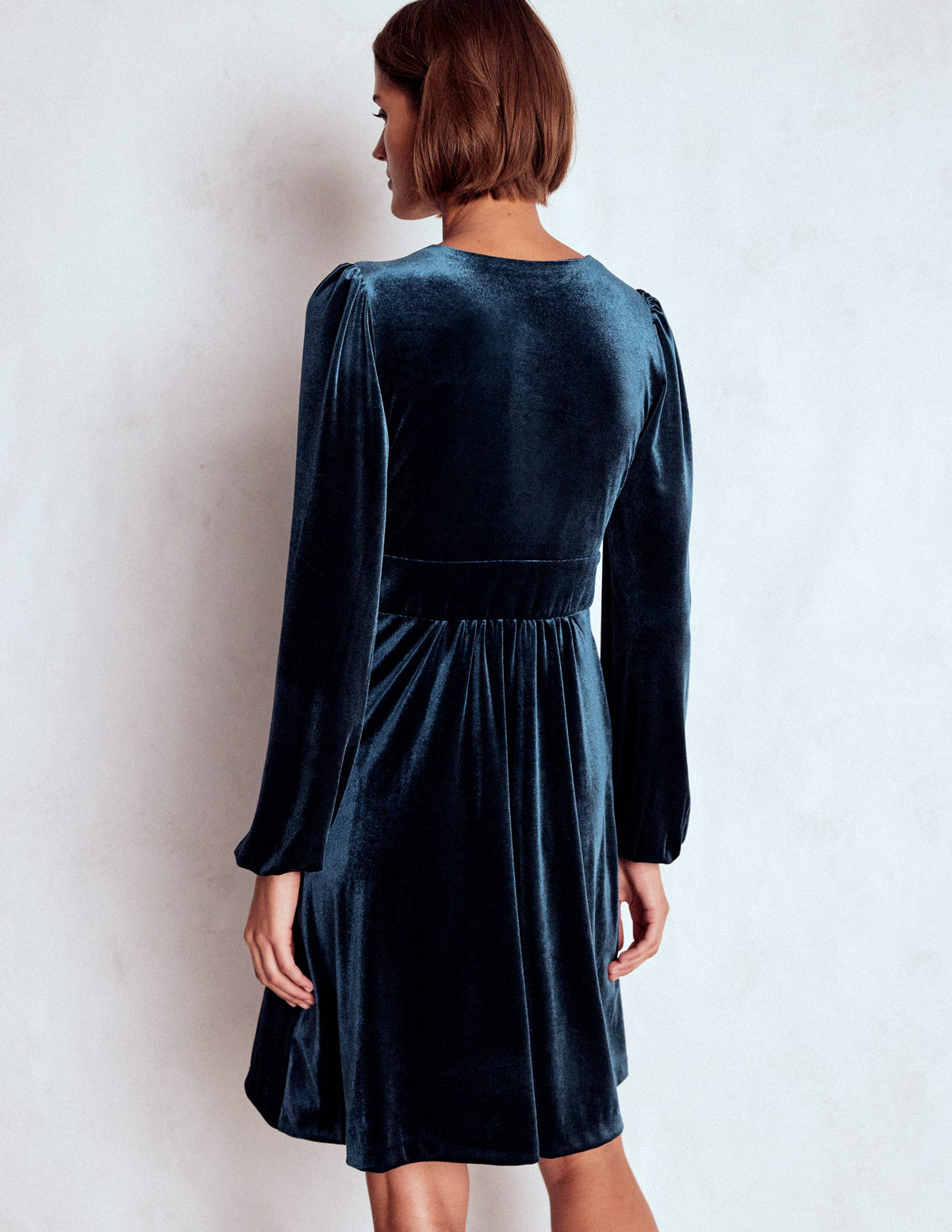 Jocelyn Kurzes Samtkleid-Mitternachtsmeer - Image 3