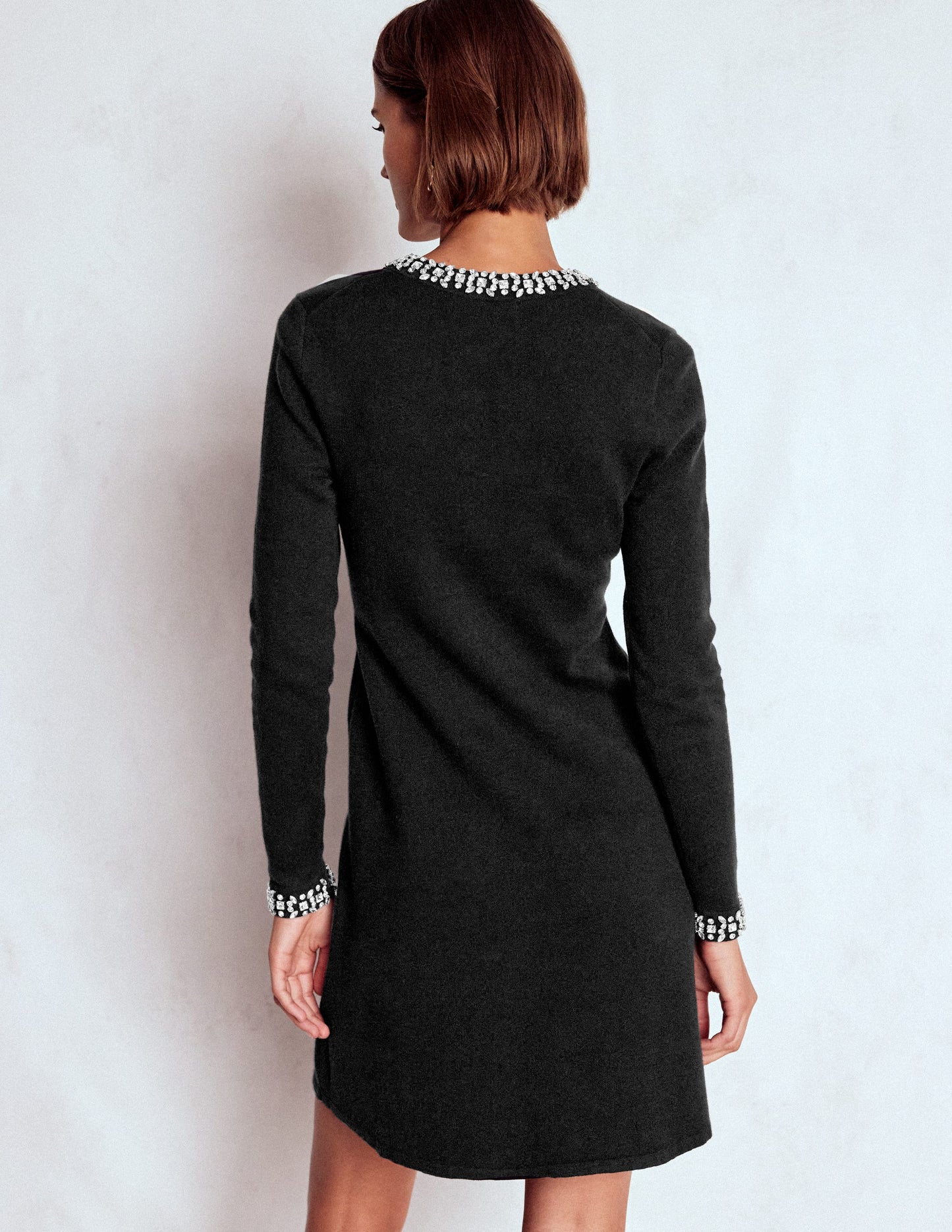 Verziertes Strickkleid-Schwarz