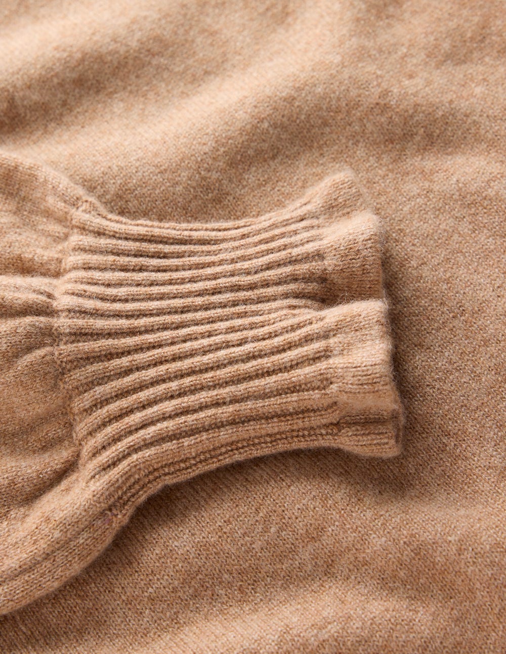 Kaschmirpullover mit Rüschenbesatz-Camel Meliert