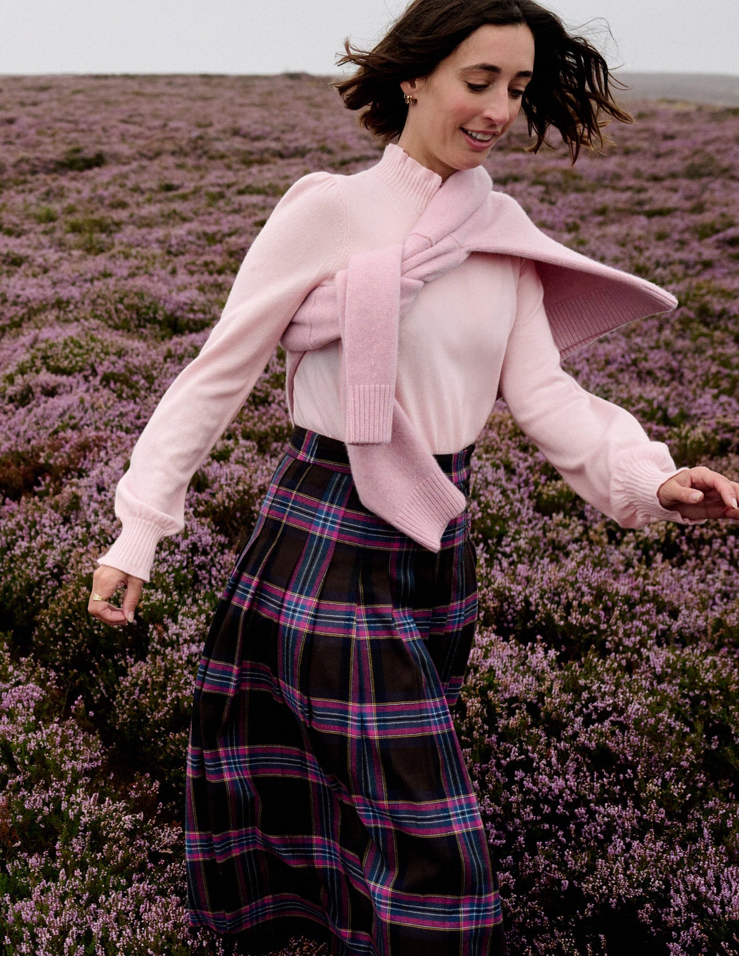 Kaschmirpullover mit Rüschenbesatz-Kreiderosa