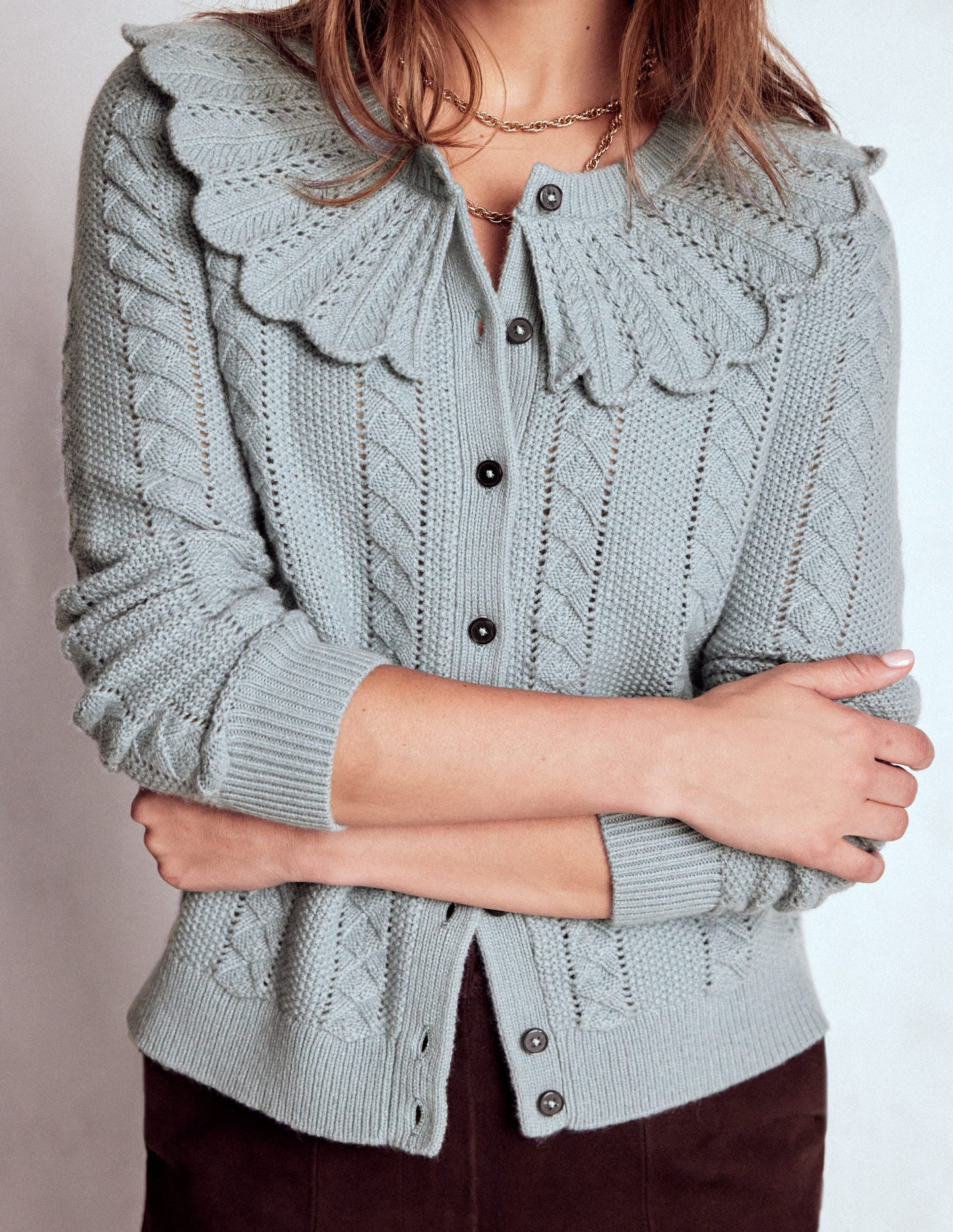 Strickjacke mit Muschelsaum am Kragen-Meeresnebel Blau Meliert