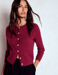 Strickjacke mit Schmuckknöpfen-Rubinrot