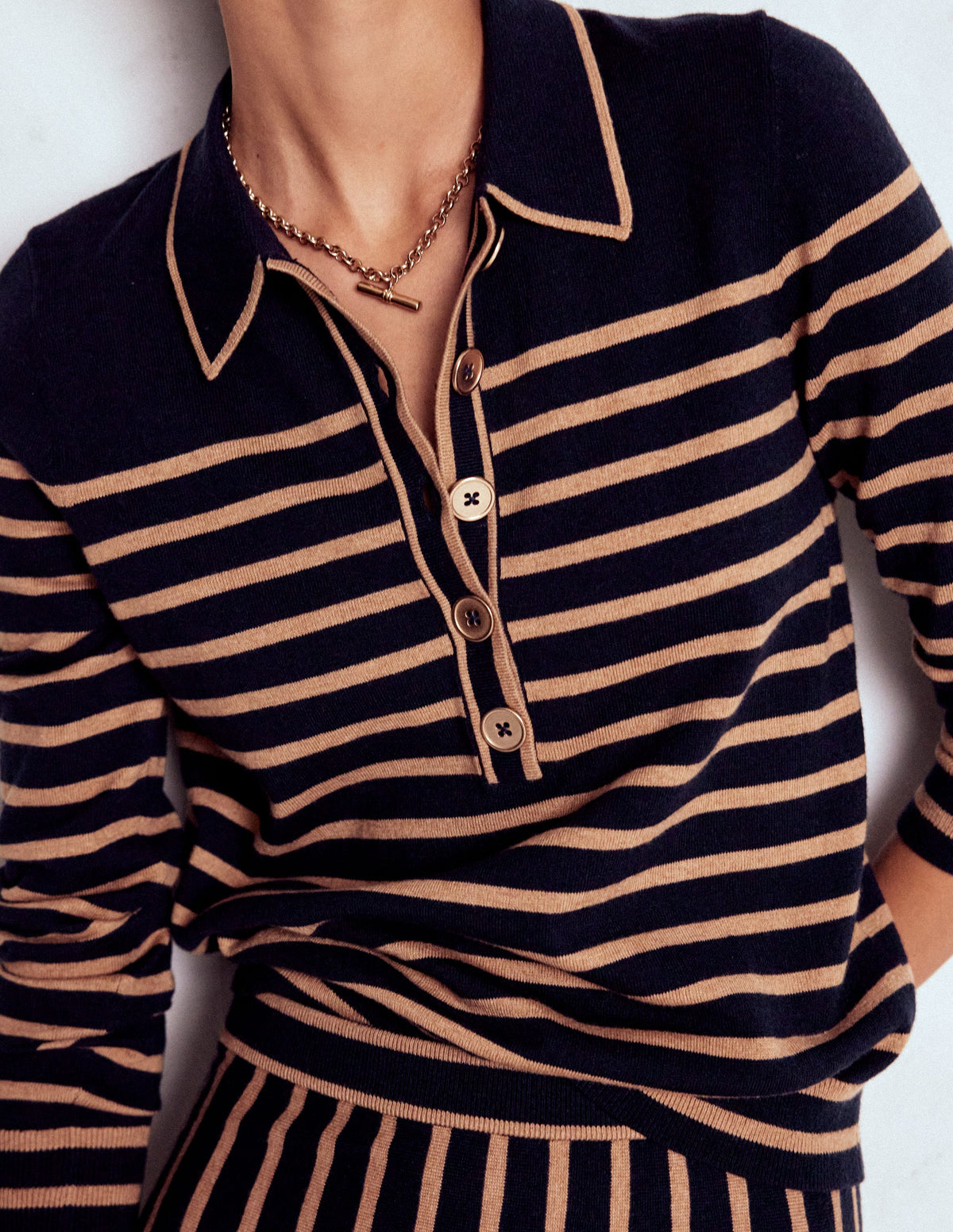 Liz Henley-Pullover-Marineblau/Kamelbraun - Image 2