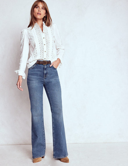 Taillierte Jeans mit hohem Bund und leichtem Schlag-Medium Vintage