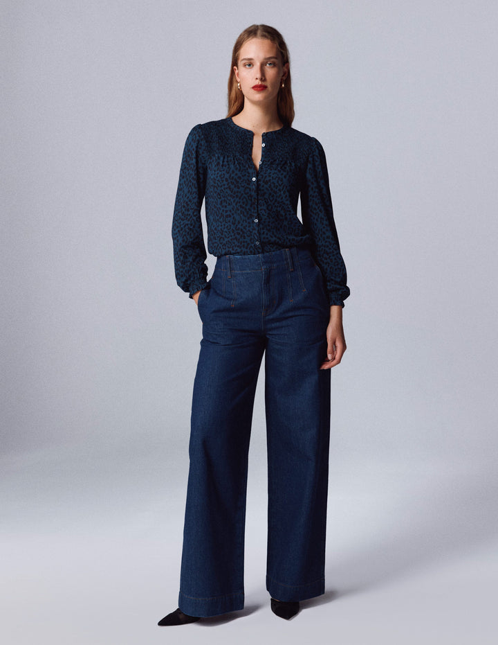 Chemise Elsa en jersey avec empiècement à smocks-Motif léopard, bleu sarcelle