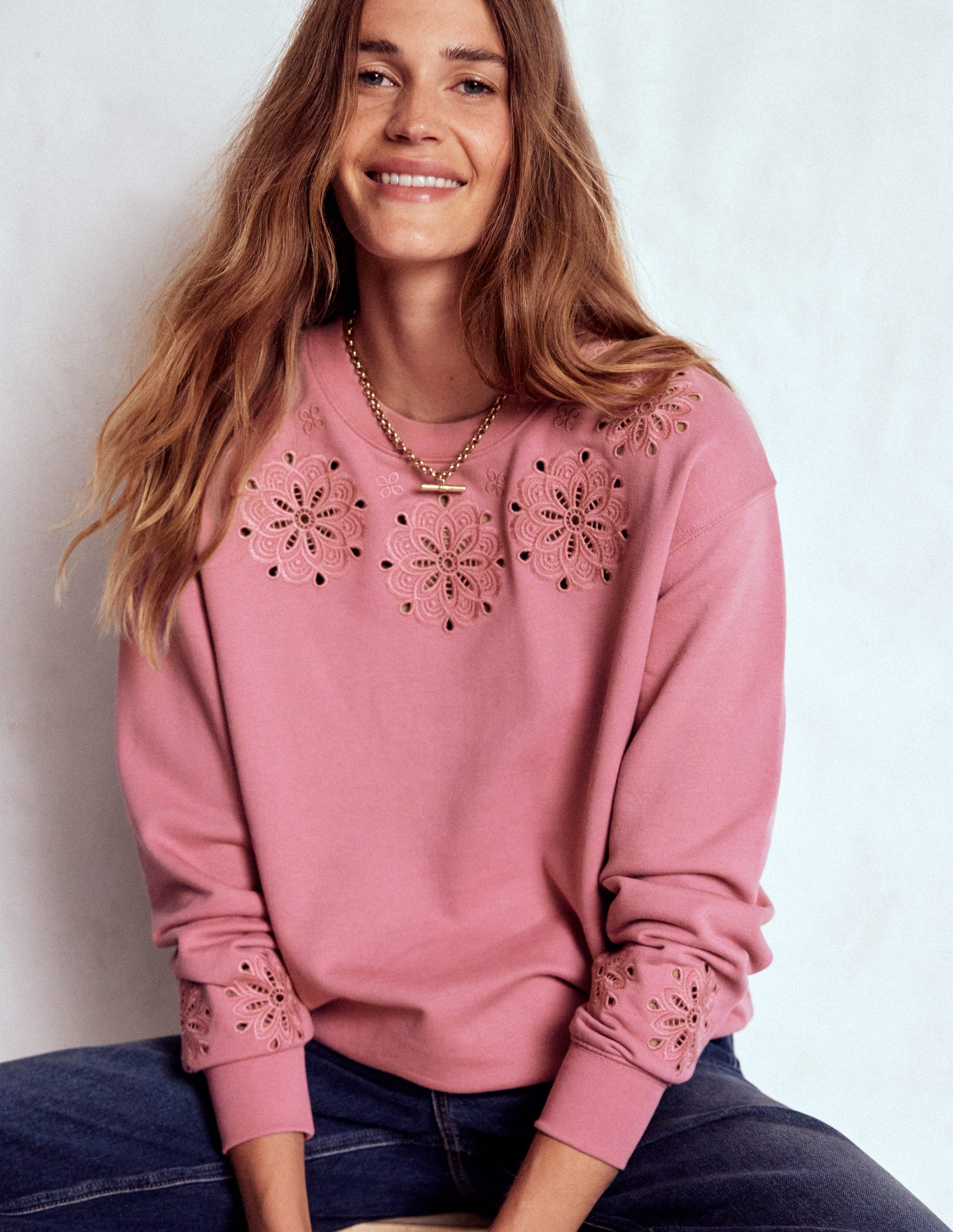 Emi Sweatshirt mit Cutwork-Design-Rosa Heide-1