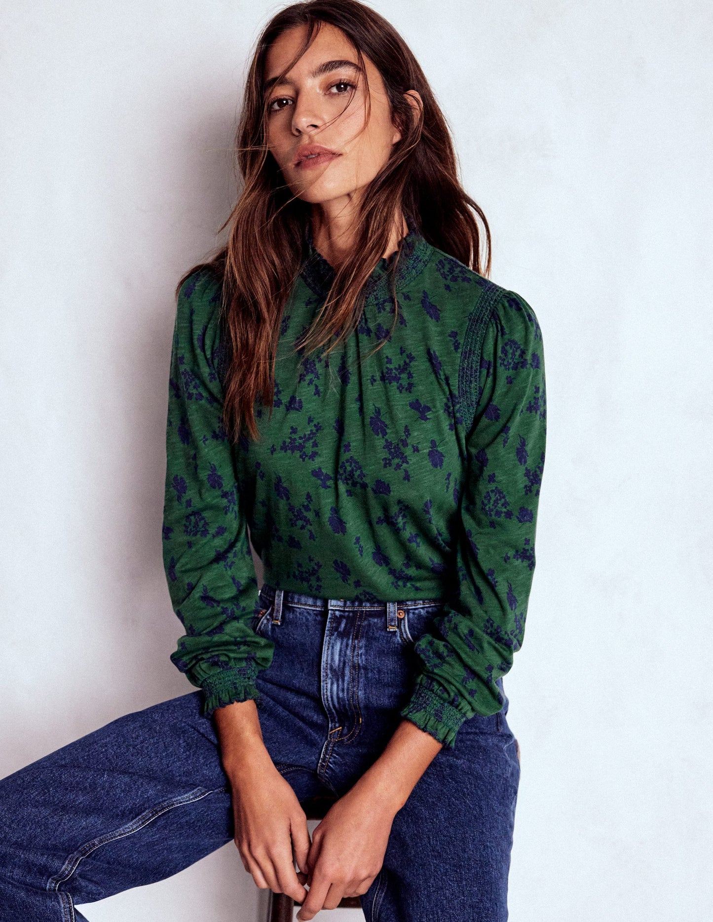 Top Tia à col smocké en jersey-Vert foncé, motif Dainty Meadow