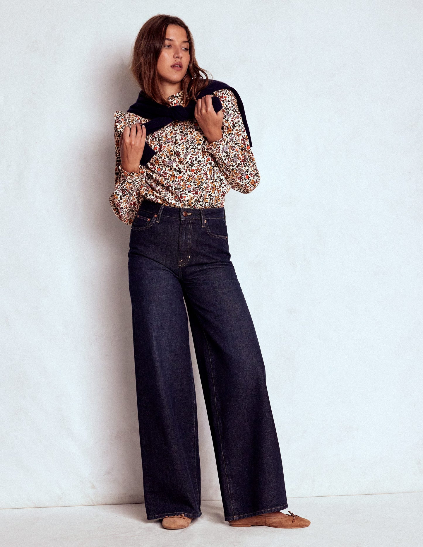 Cord-Oberteil mit gesmokter Passe-Naturweiß Blumenmuster