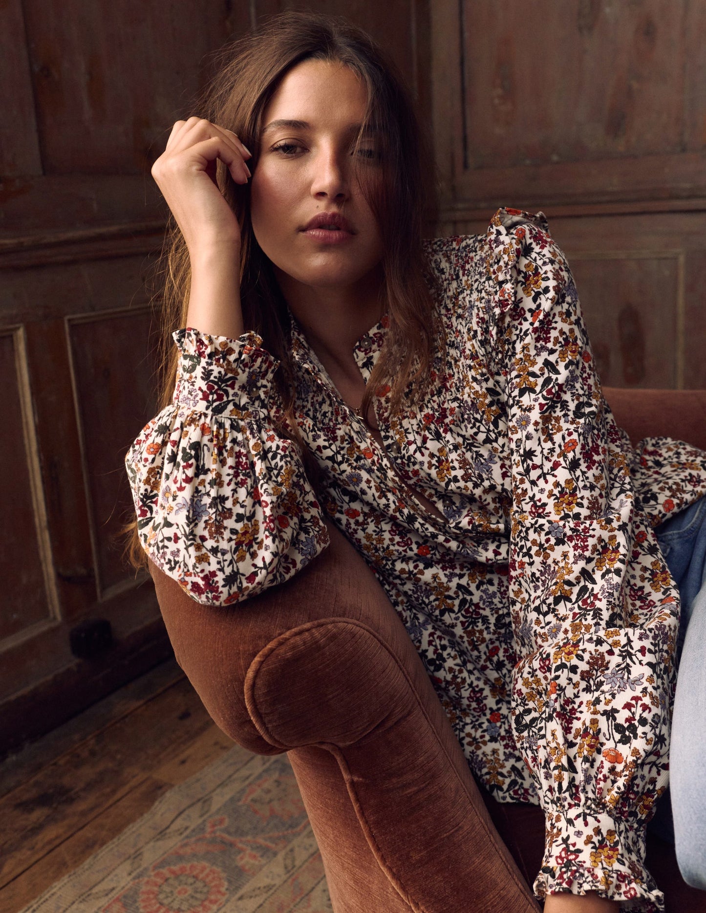 Cord-Oberteil mit gesmokter Passe-Naturweiß Blumenmuster