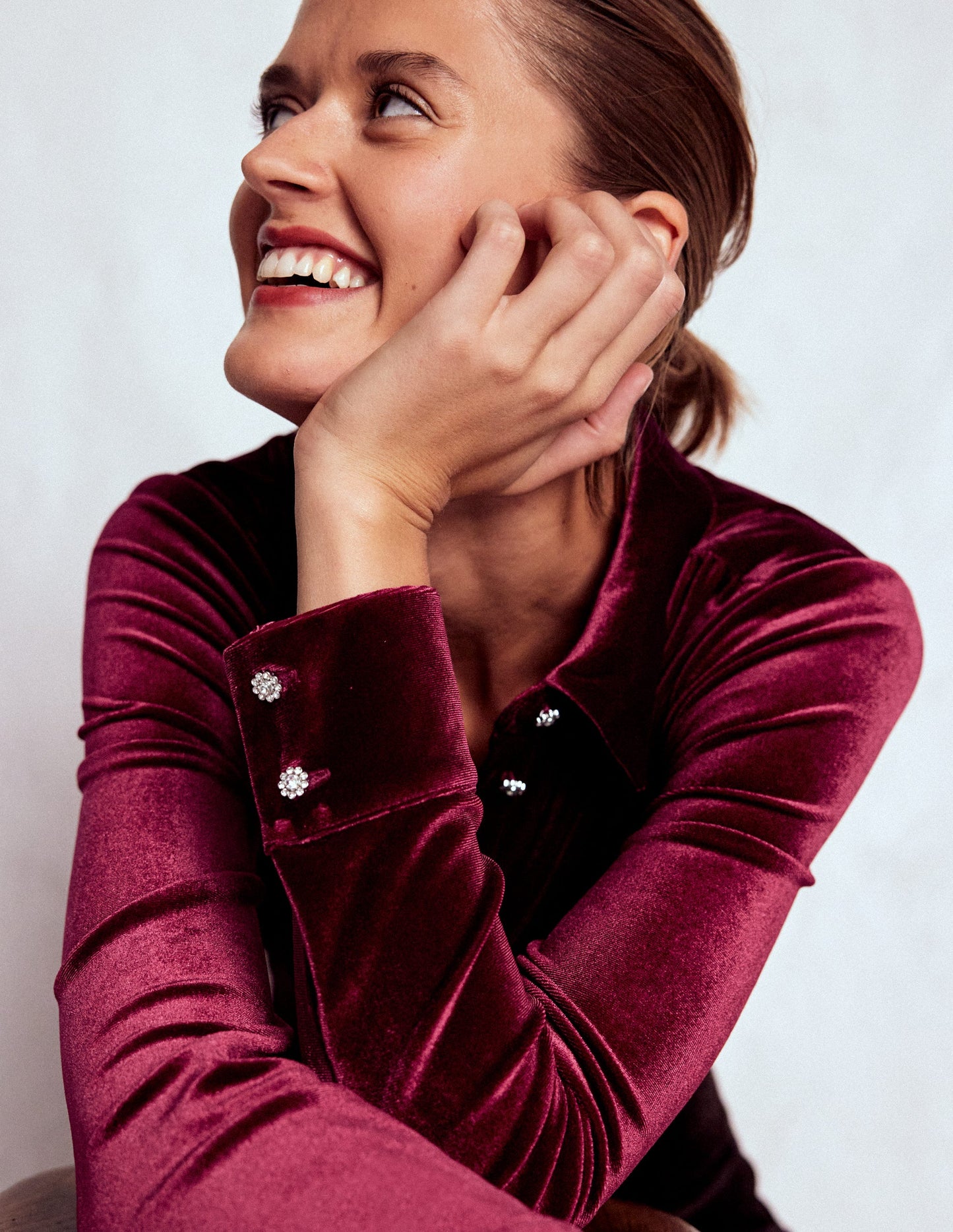 Samthemd mit Schmuckknöpfen-Rubinrot