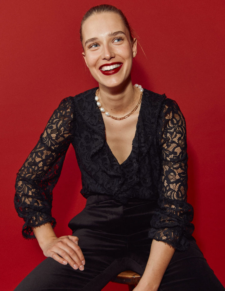 Spitzenbluse mit Rüschendetail-Schwarz