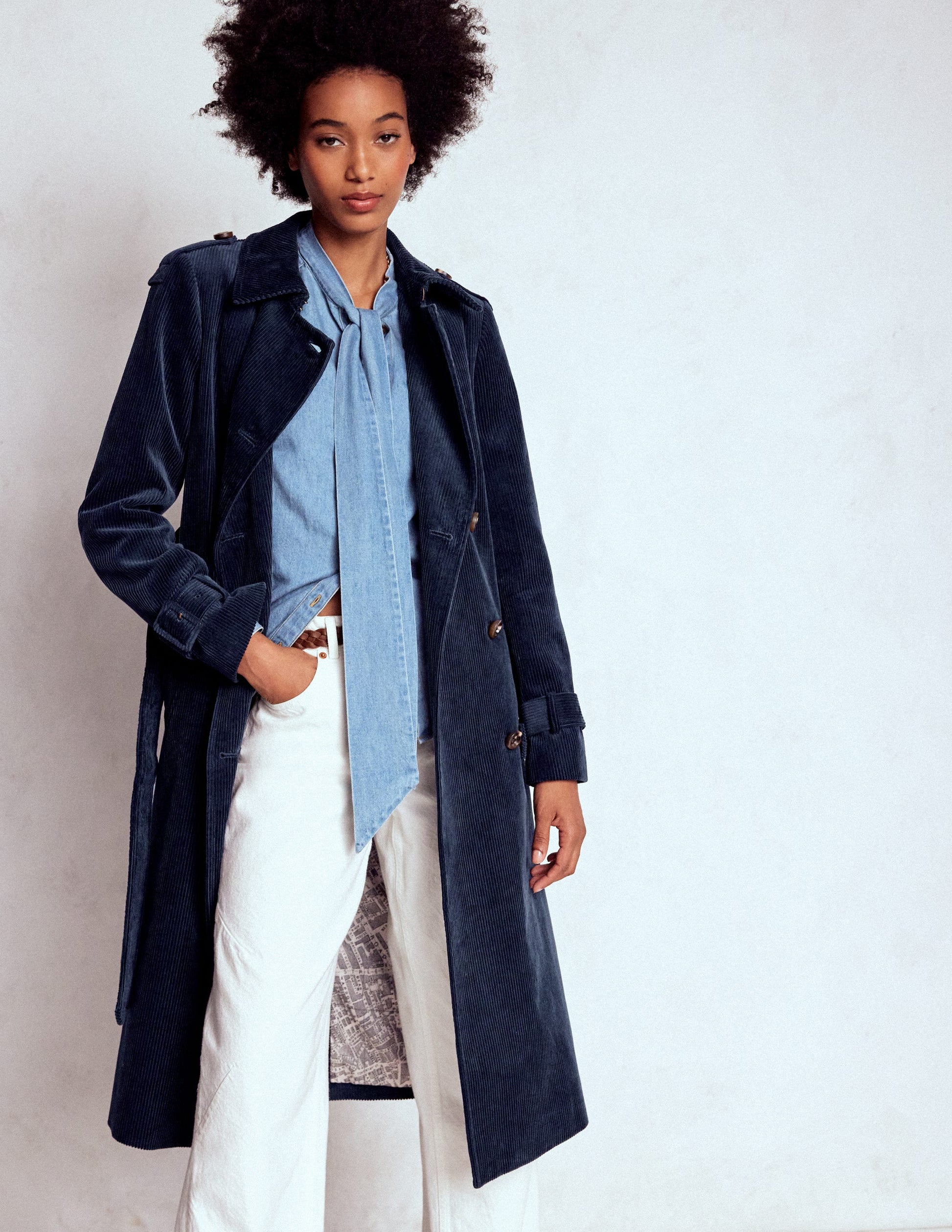 Cheltenham Trenchcoat aus Cord-Marineblau Boden DE