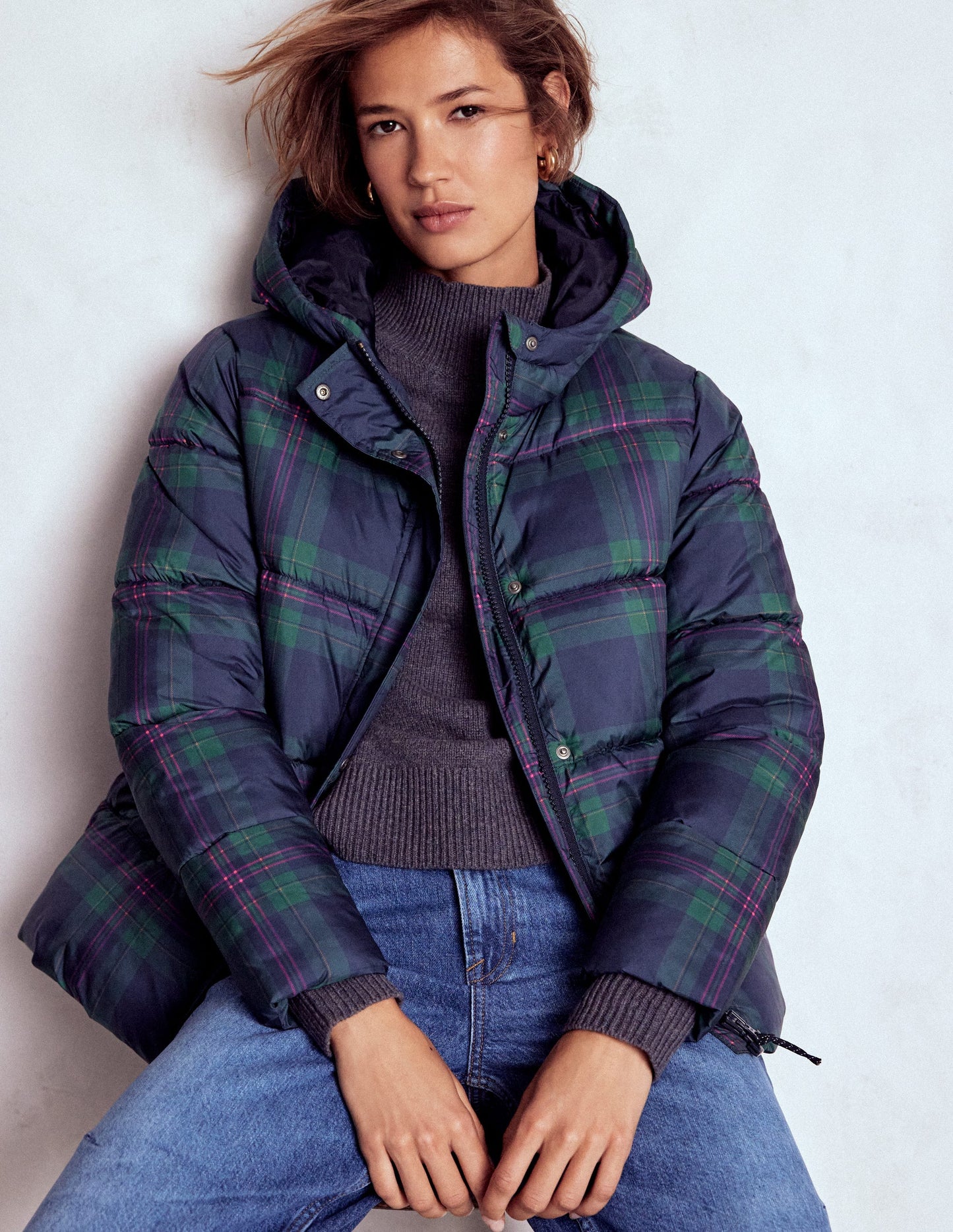 Kurze, wattierte Steppjacke-Marineblau & Grün Ton-in-Ton-Karomuster