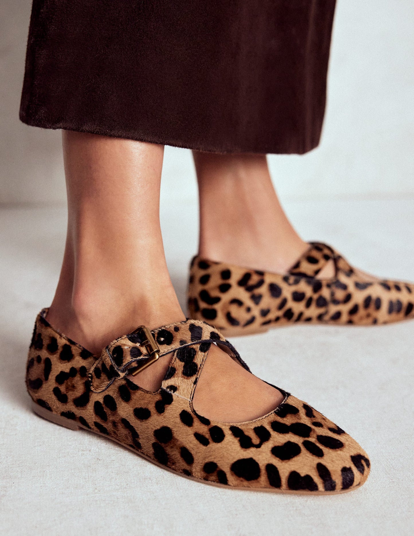 Mary Janes mit überkreuzten Riemen-Klassisches Leopardenmuster