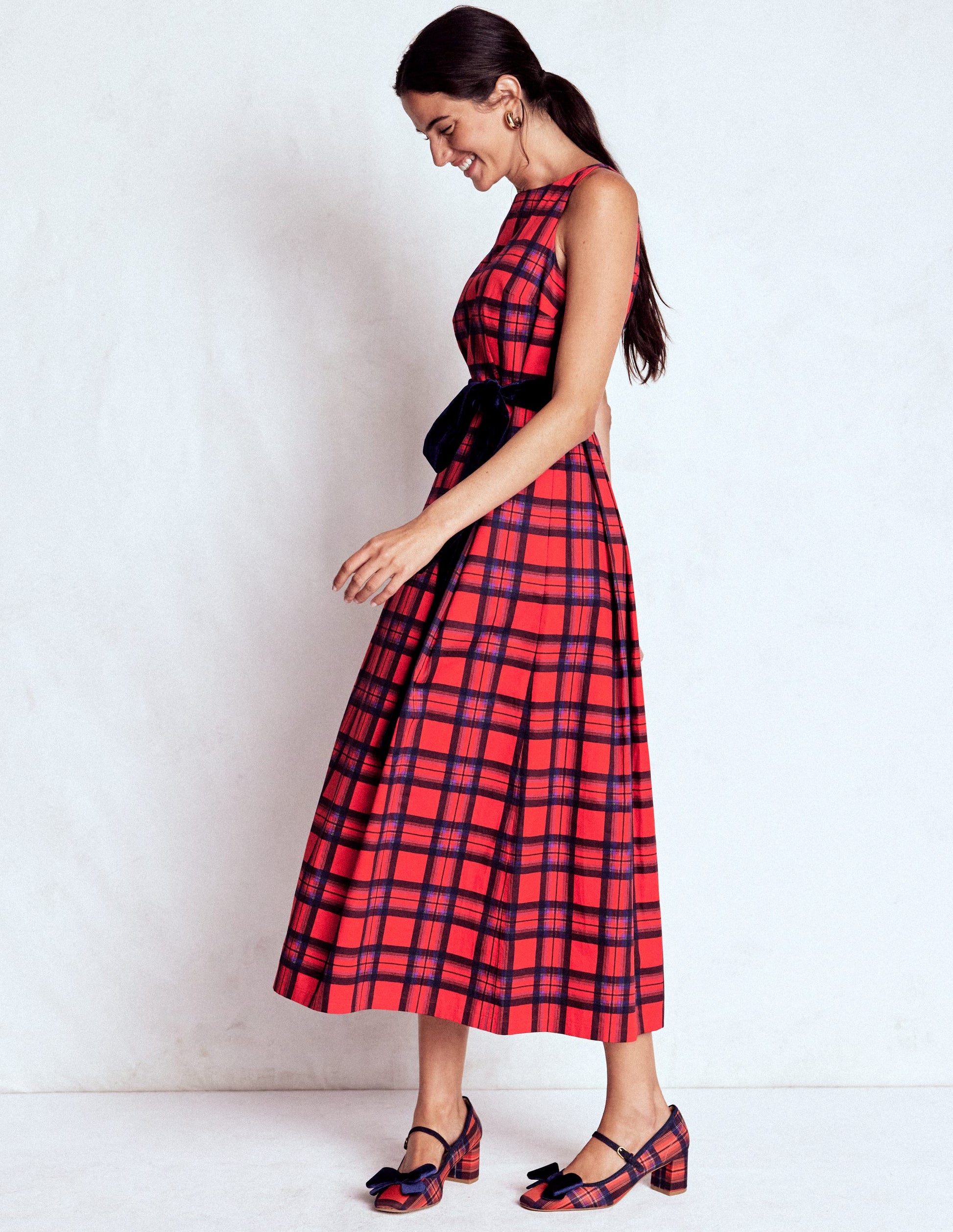 Kariertes Kleid mit U-Ausschnitt am Rücken-Rot, Marineblau und Lila Kariert-5