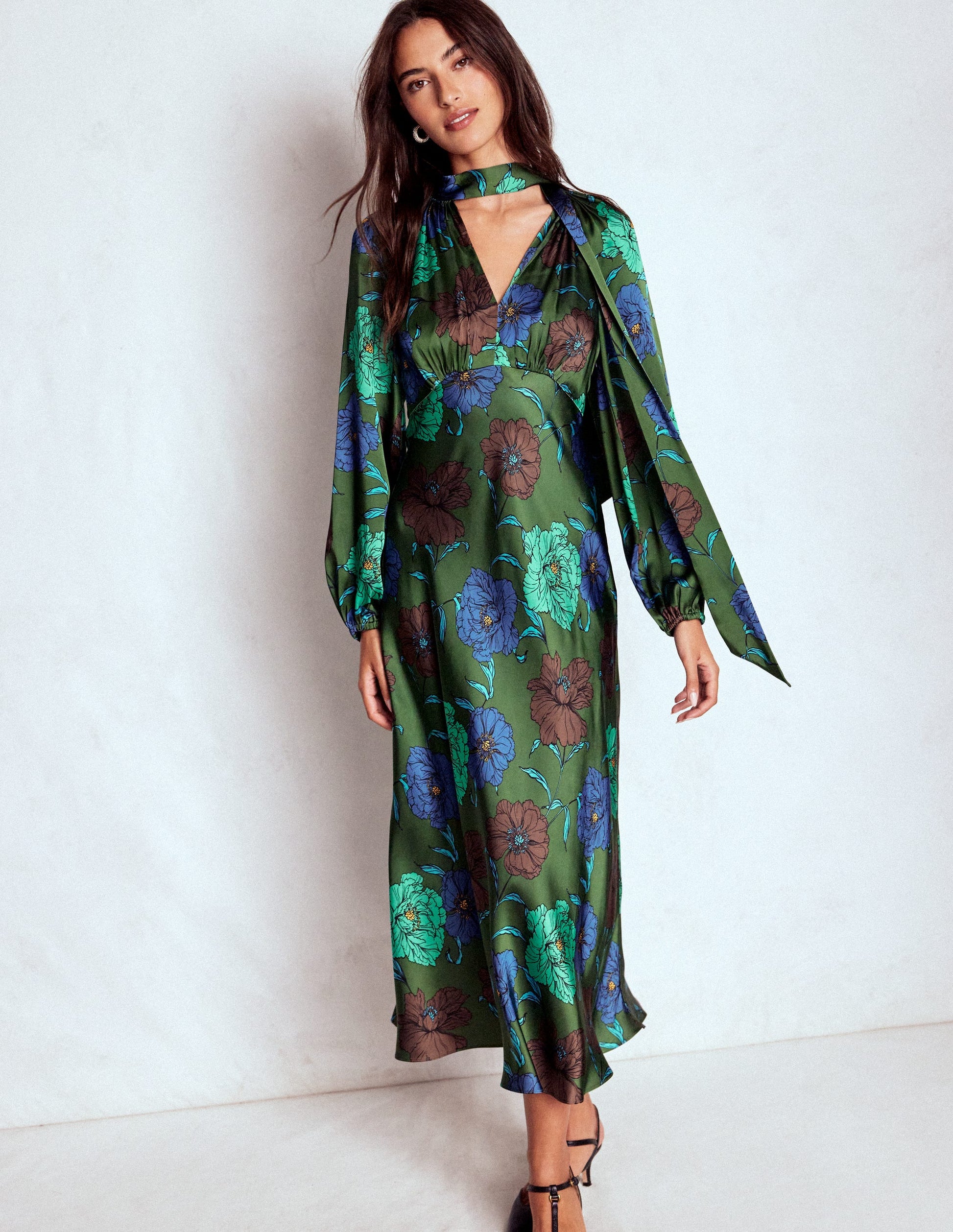 Midi-Satinkleid mit Bindeschleife am Ausschnitt-Tannengrün, Pfingstrose-4