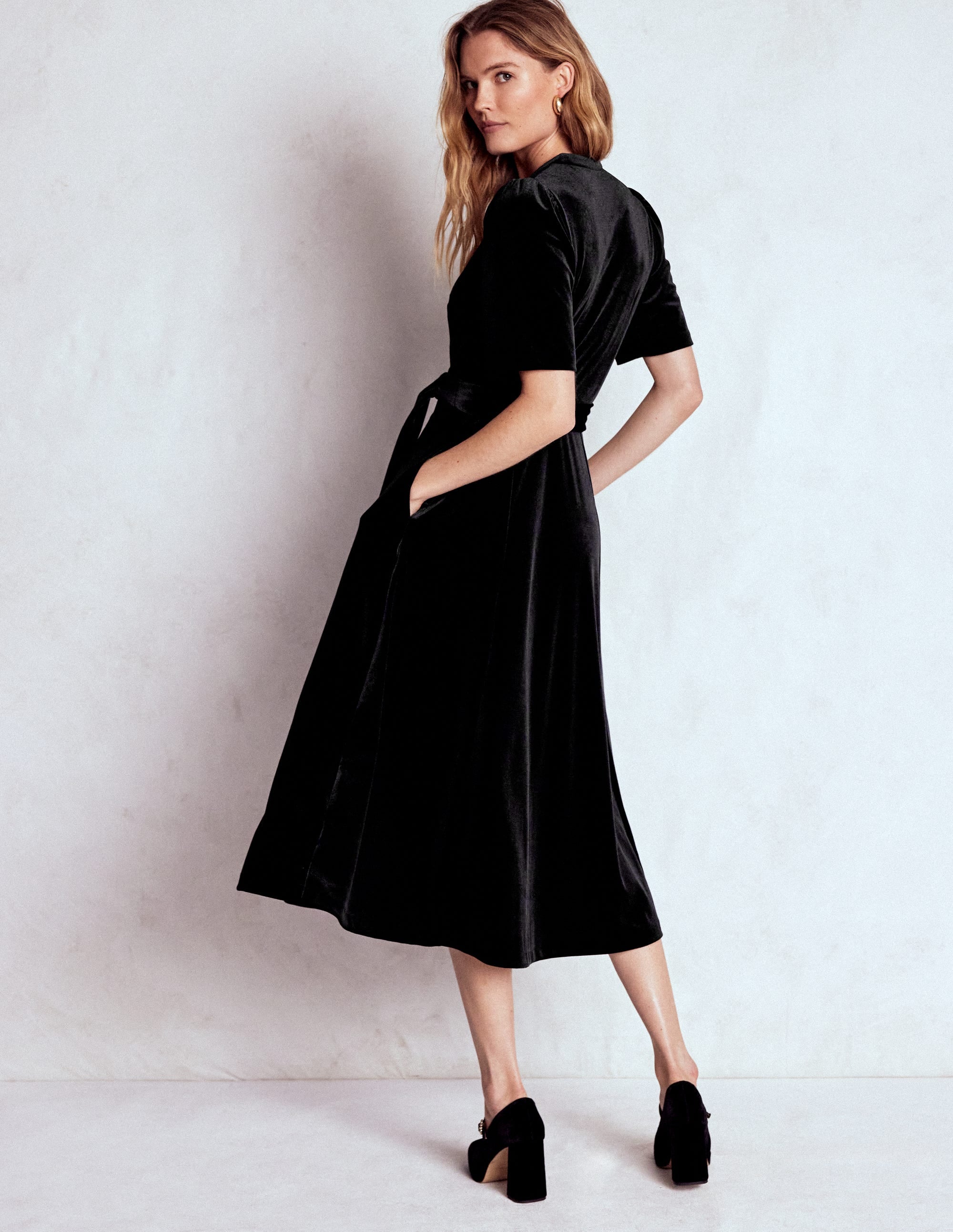 Kate Samt-Hemdblusenkleid-Schwarz - Image 3
