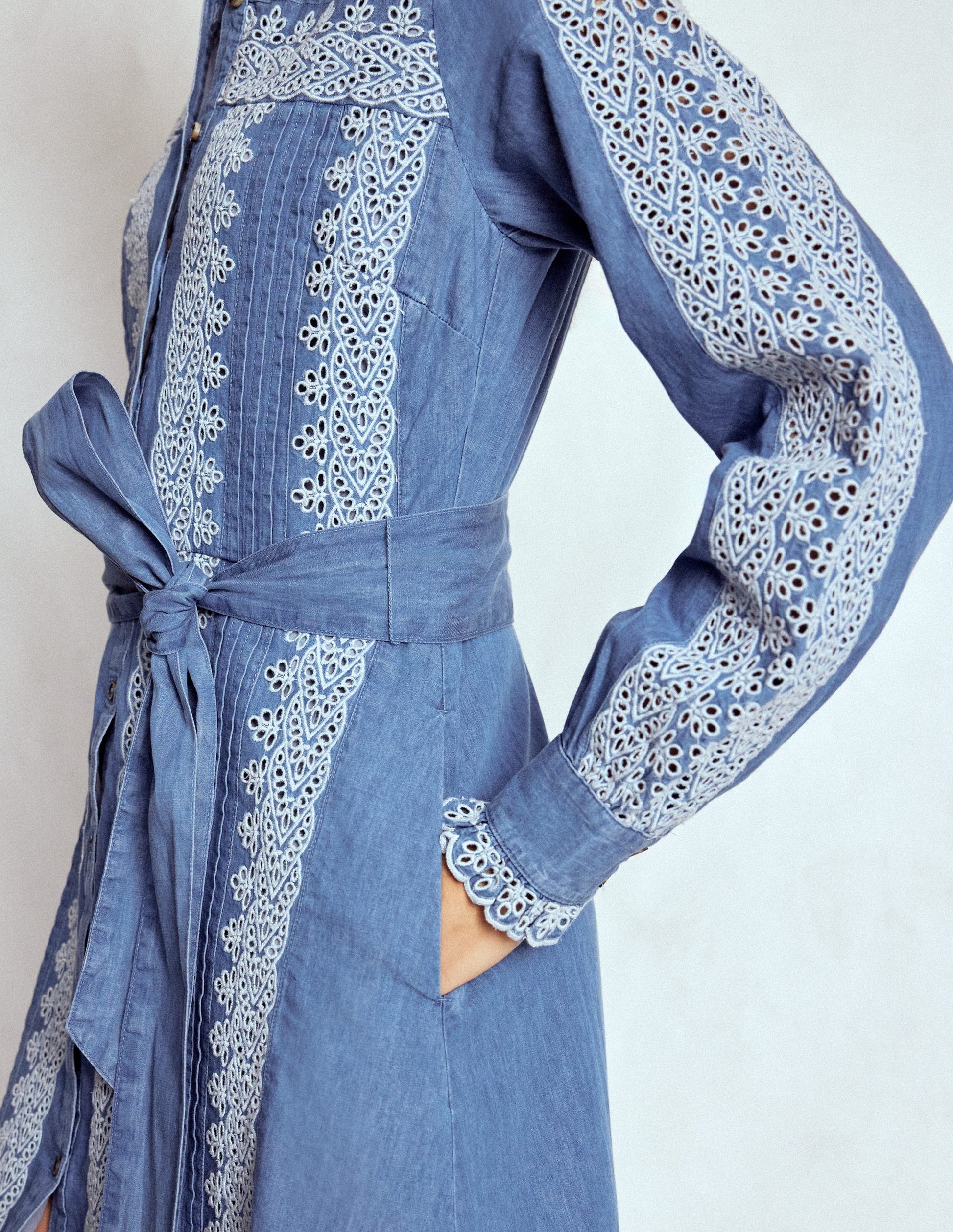 Chambray-Kleid mit gerüschter Knopfleiste-Hellblauer Faux-Uni-3