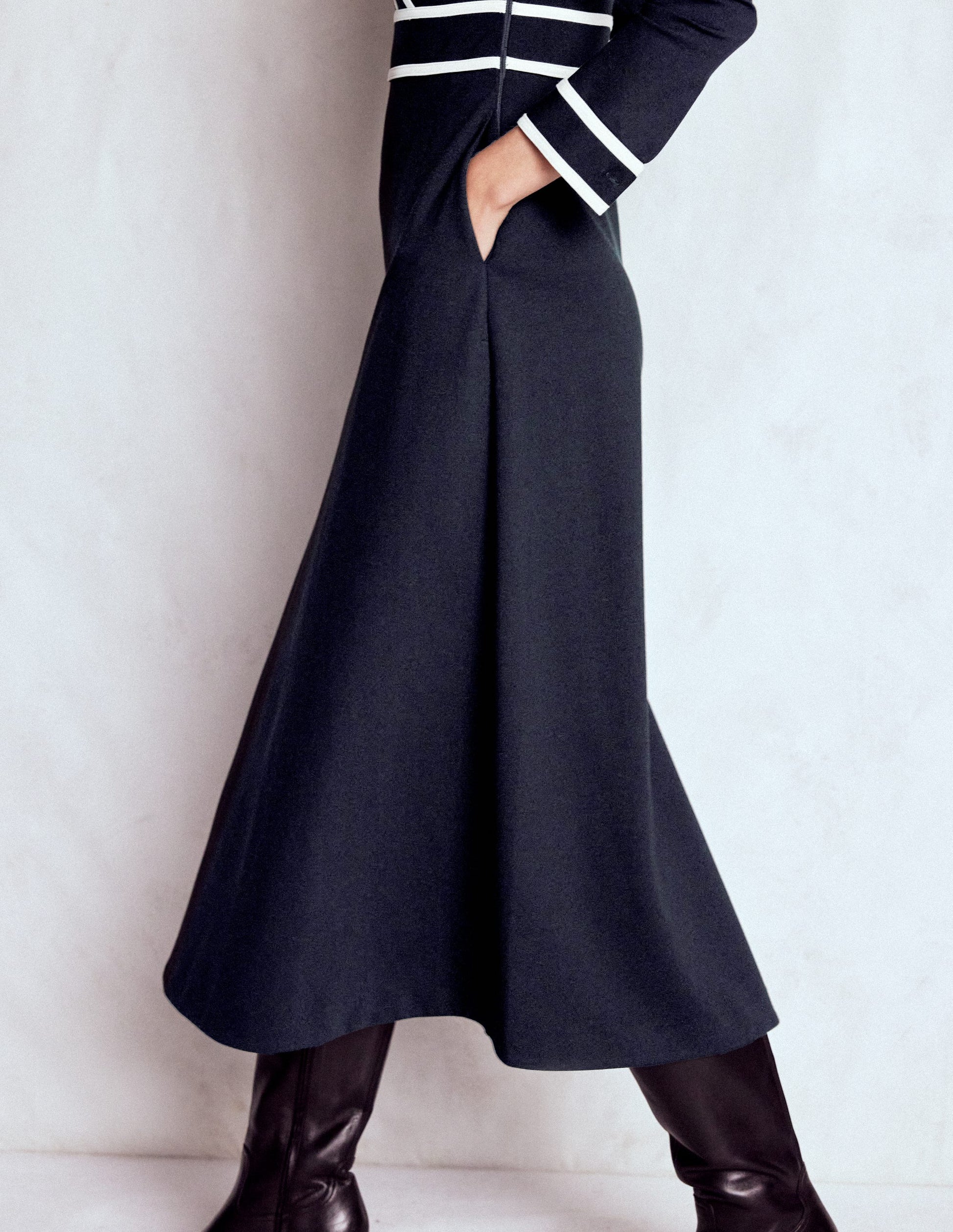 Kontrastierendes Ponte-Midikleid-Marineblau-5