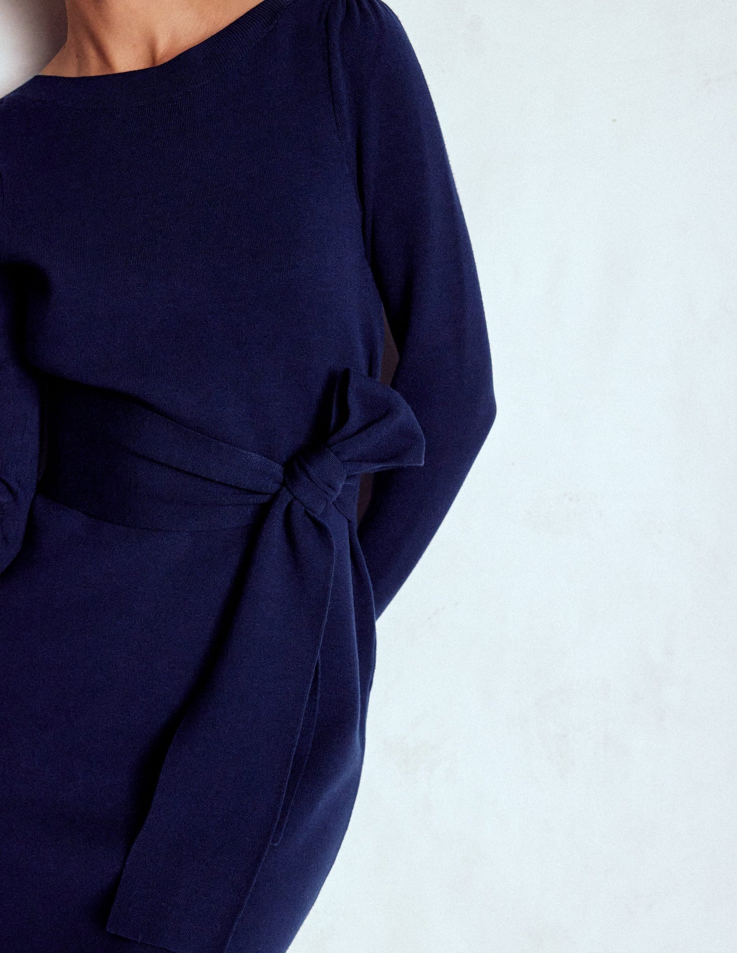 Tiana Strickkleid mit Bindeband vorn-Marineblau