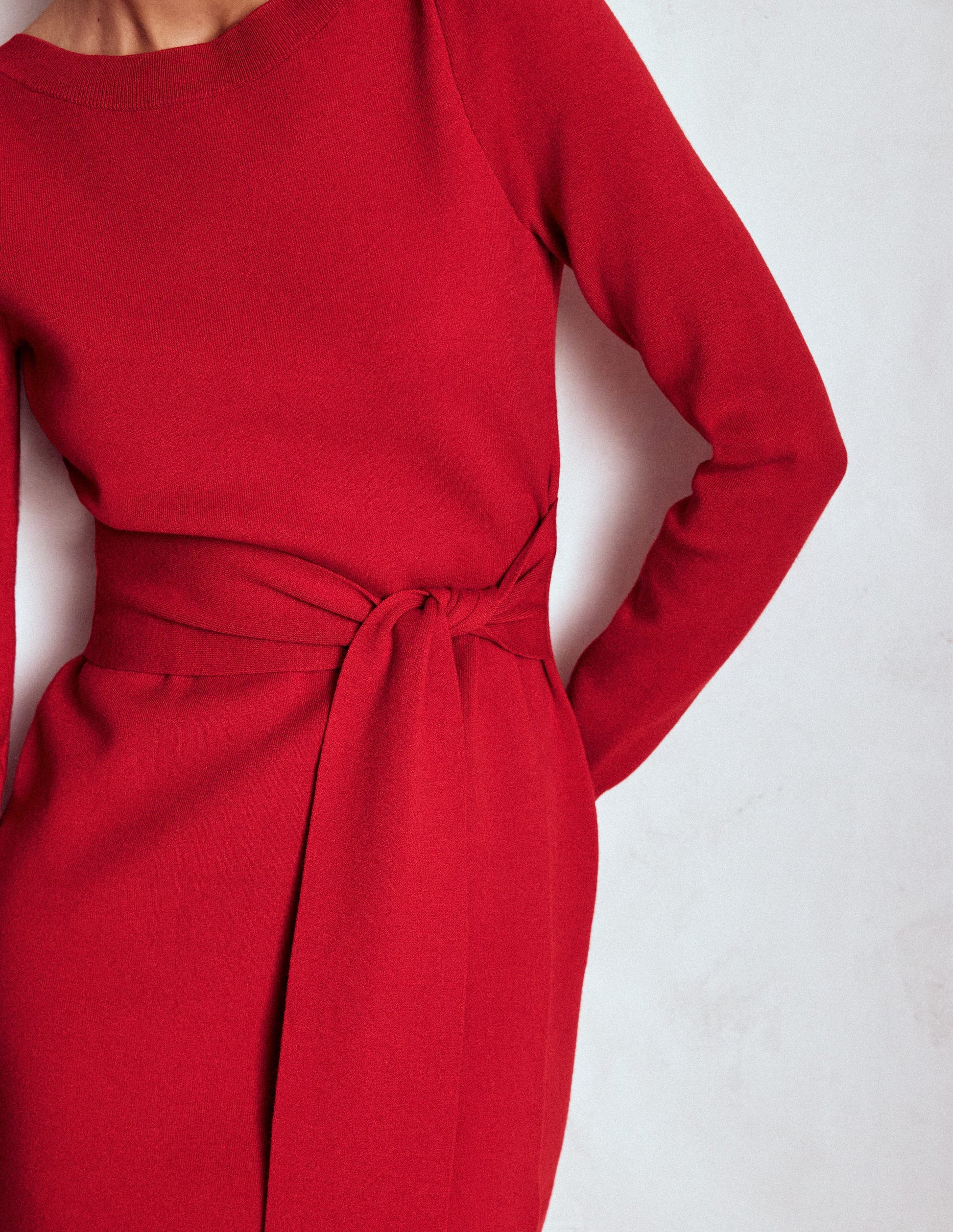 Tiana Strickkleid mit Bindeband vorn-Merida-Rot-2