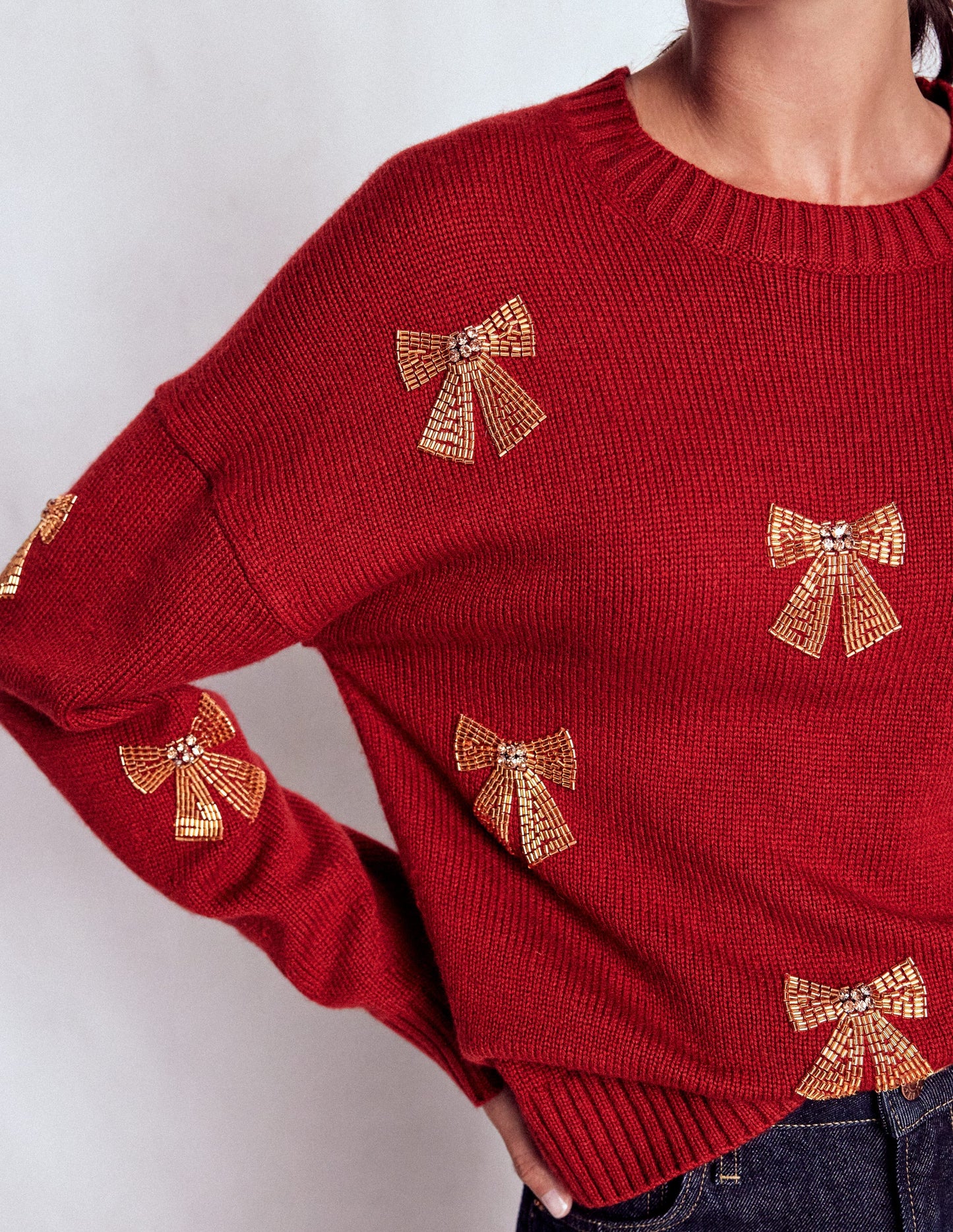 Natalie Pullover mit Stickerei-Rot, Verzierte Schleifen