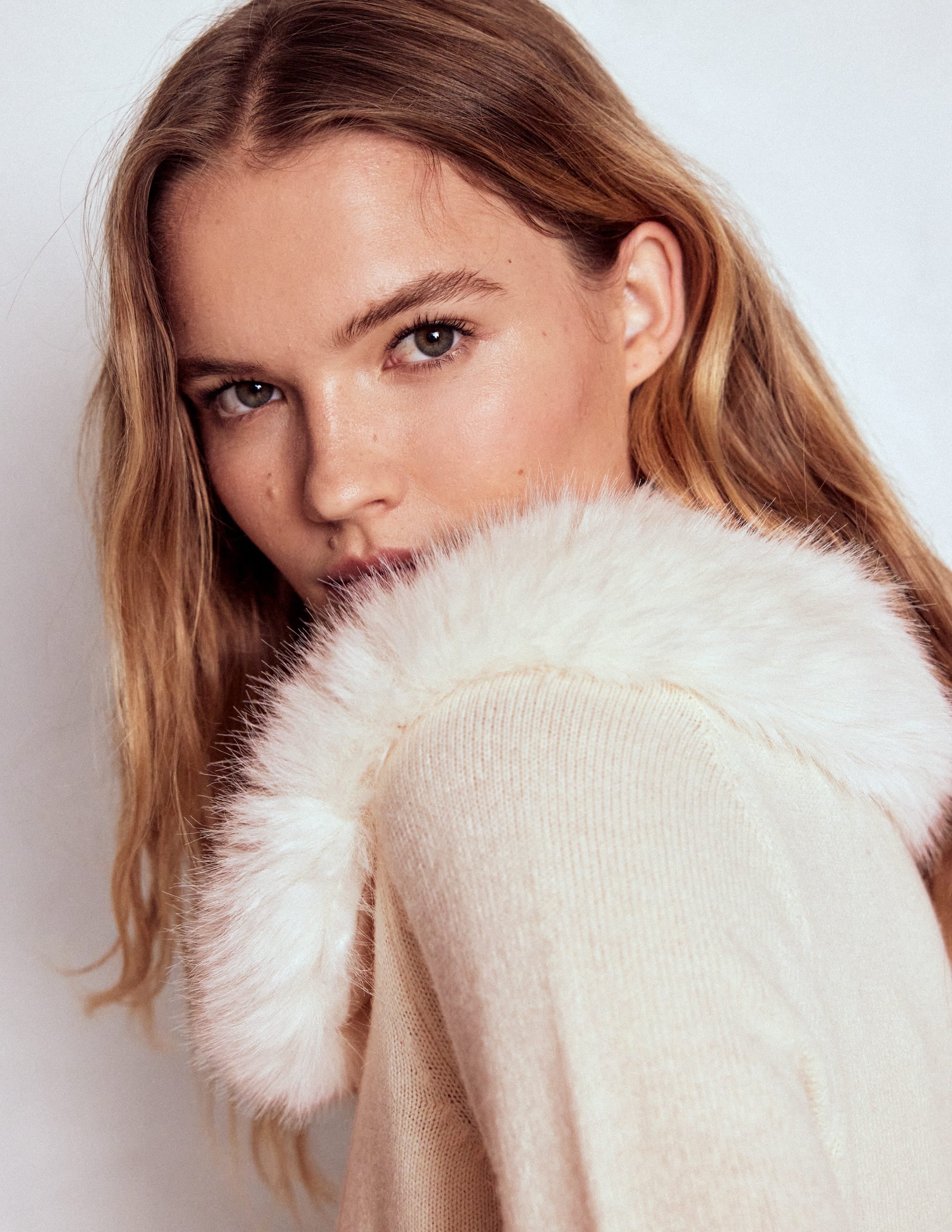 Fur Collar Cropped Cardigan-Warm Ivory - Image 1