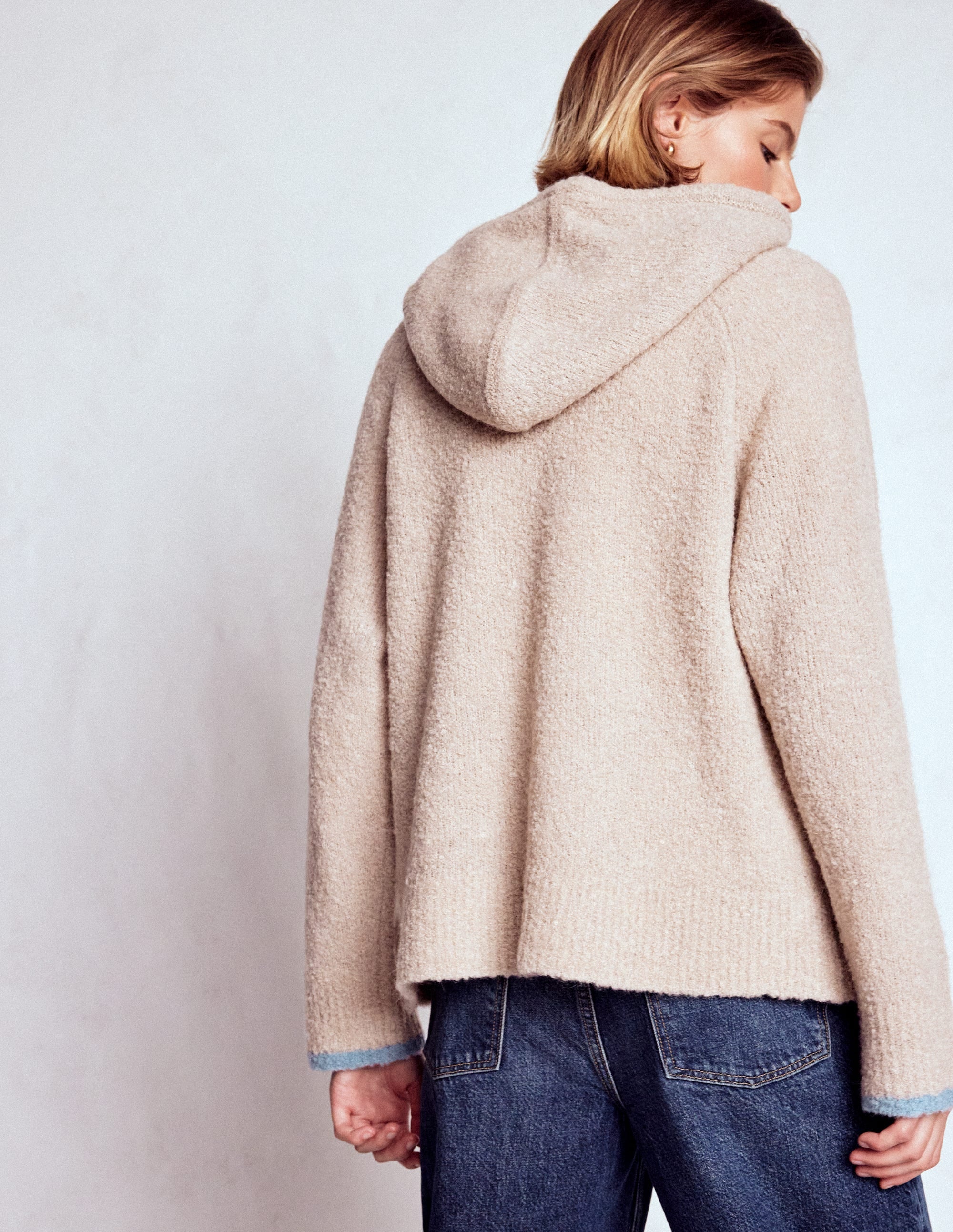 Kapuzenpullover aus Bouclé mit Raglanärmeln-Graubraun Meliert - Image 3