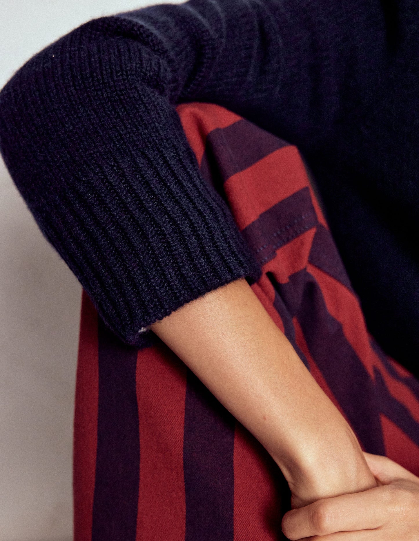 Verkürzter, grob gestrickter Kaschmirpullover-Marineblau