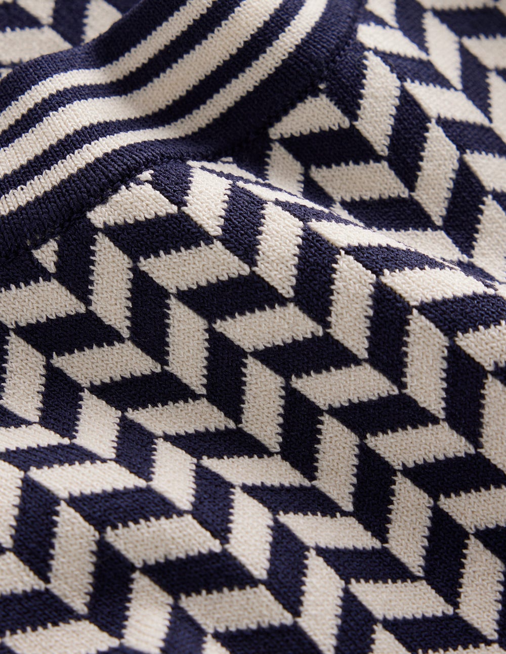 Strick-T-Shirt aus Jacquard-Marineblau/Naturweiß Modernes Hahnentrittmuster - Image 6