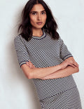 Strick-T-Shirt aus Jacquard-Marineblau/Naturweiß Modernes Hahnentrittmuster
