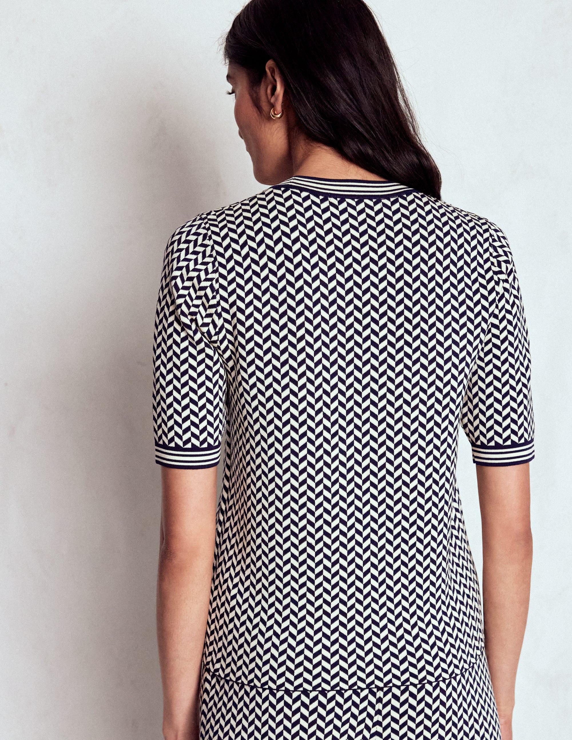 Strick-T-Shirt aus Jacquard-Marineblau/Naturweiß Modernes Hahnentrittmuster - Image 3