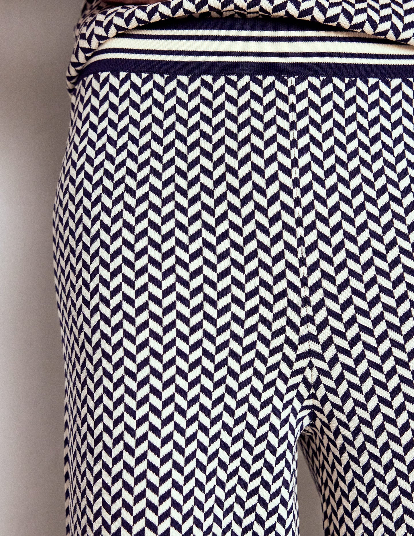 Jacquard-Strickhose-Geo Marineblau und Naturweiß Jacquard