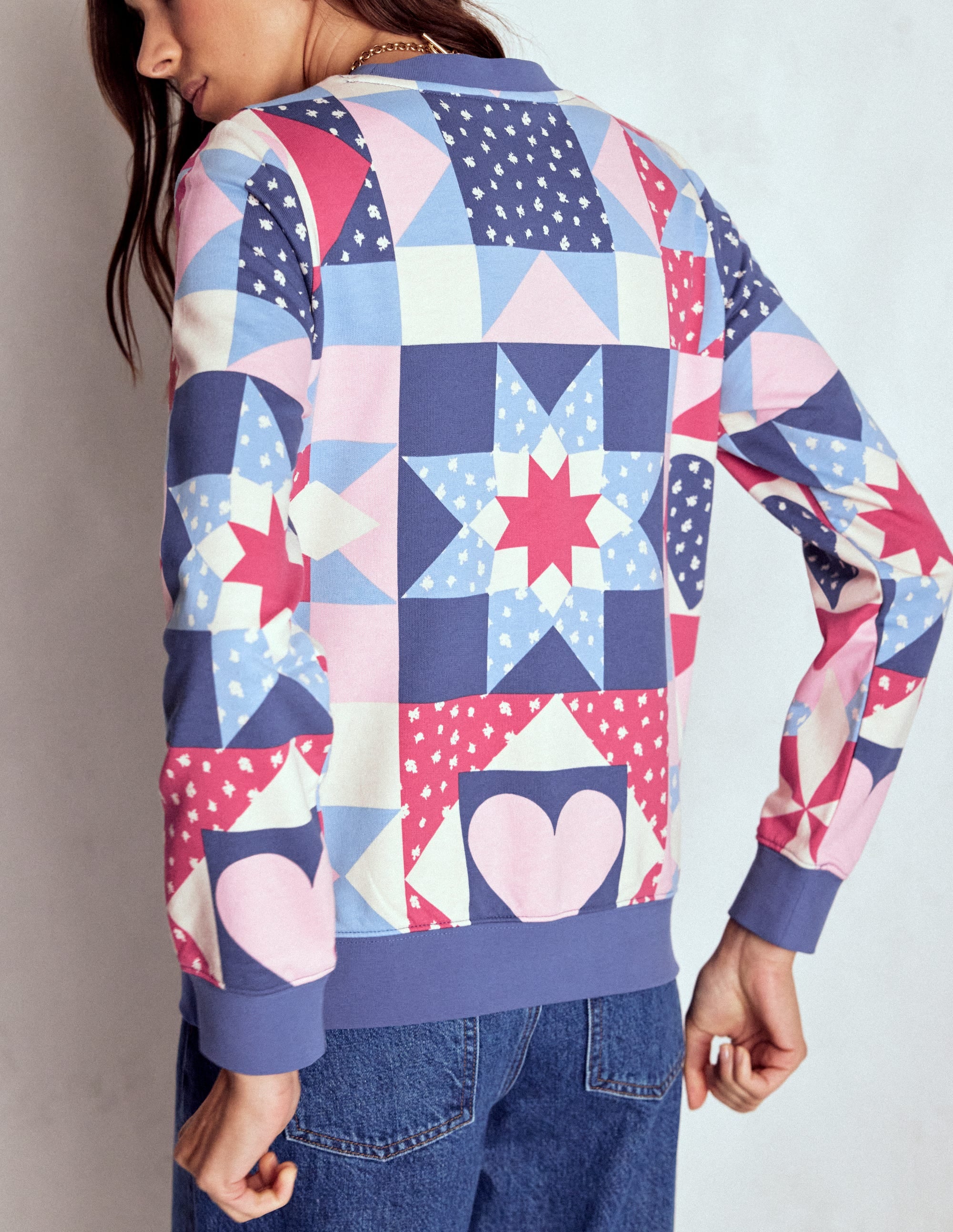 Hannah Sweatshirt mit Print-Bunt, Patchwork Herz - Image 3