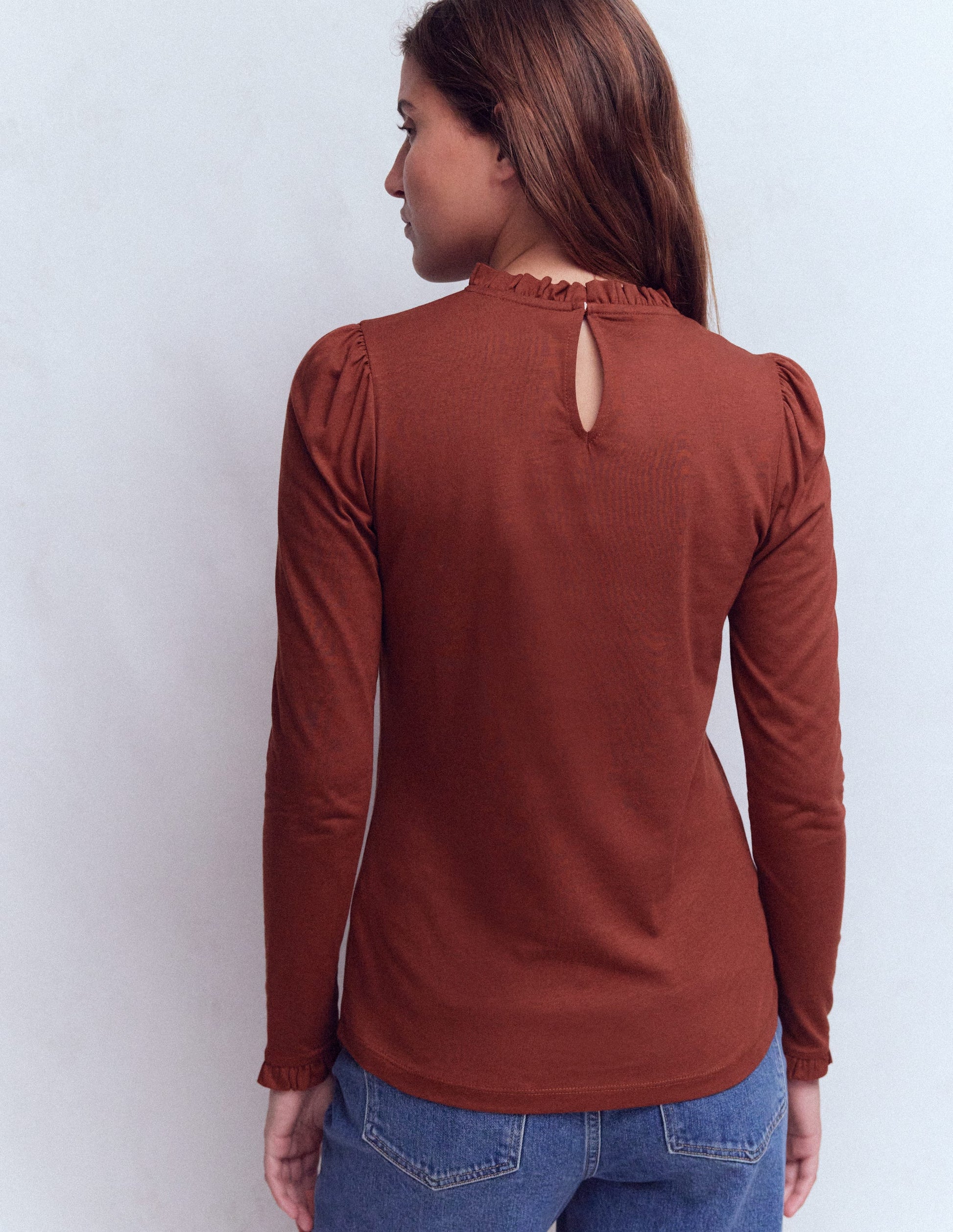 Superweiches Oberteil mit Rüschendetail-Heiße Schokolade-3