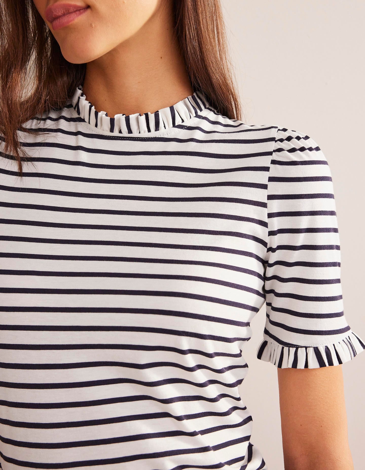Superweiches T-Shirt mit Rüschendetail-Naturweiß/Navy, Gestreift - Image 2