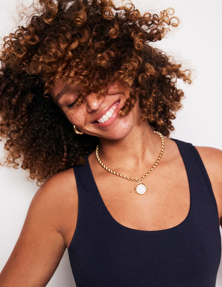 Doppellagiges Top mit tiefem U-Ausschnitt-Marineblau