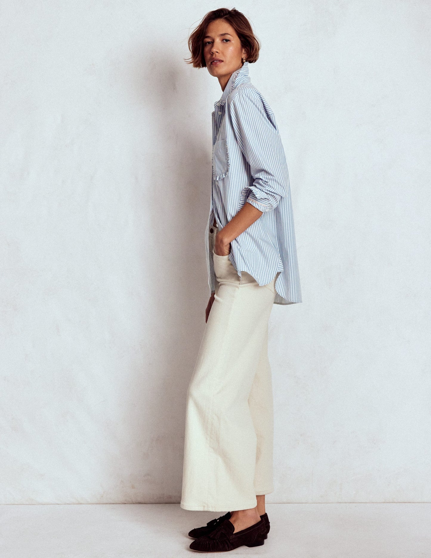 Sadie Lockeres Baumwollhemd-Verwaschener Denim und Naturweiß Streifen